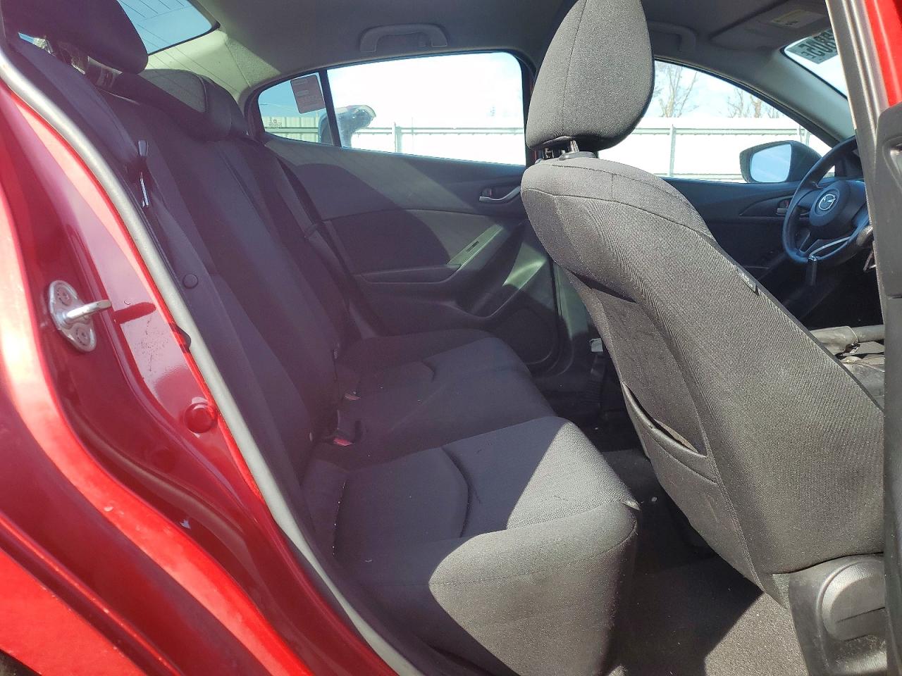2015 Mazda 3 Red vin: JM1BM1T71F1234002