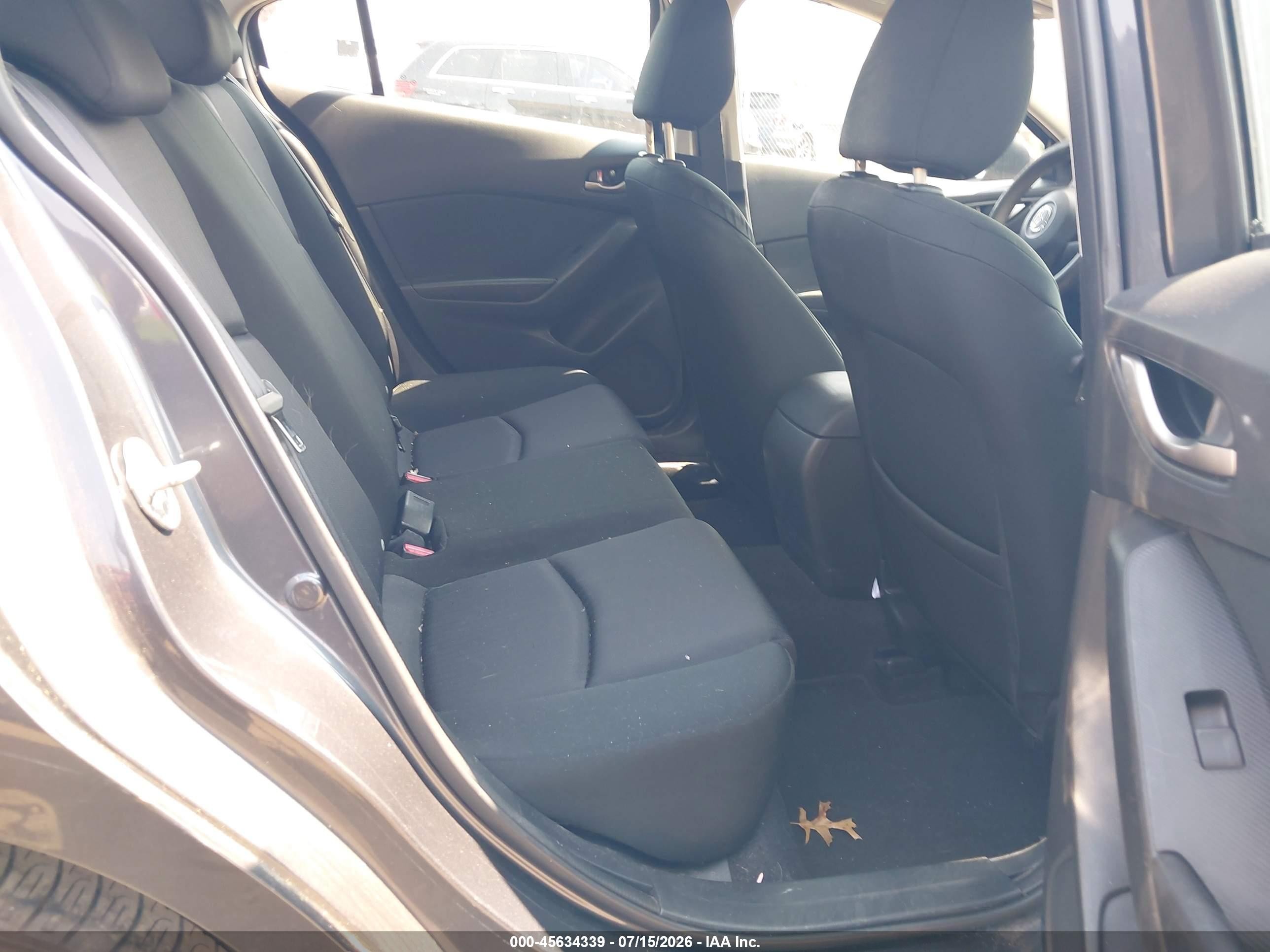 2015 Mazda Mazda3 I Sv Gray vin: JM1BM1T71F1235957