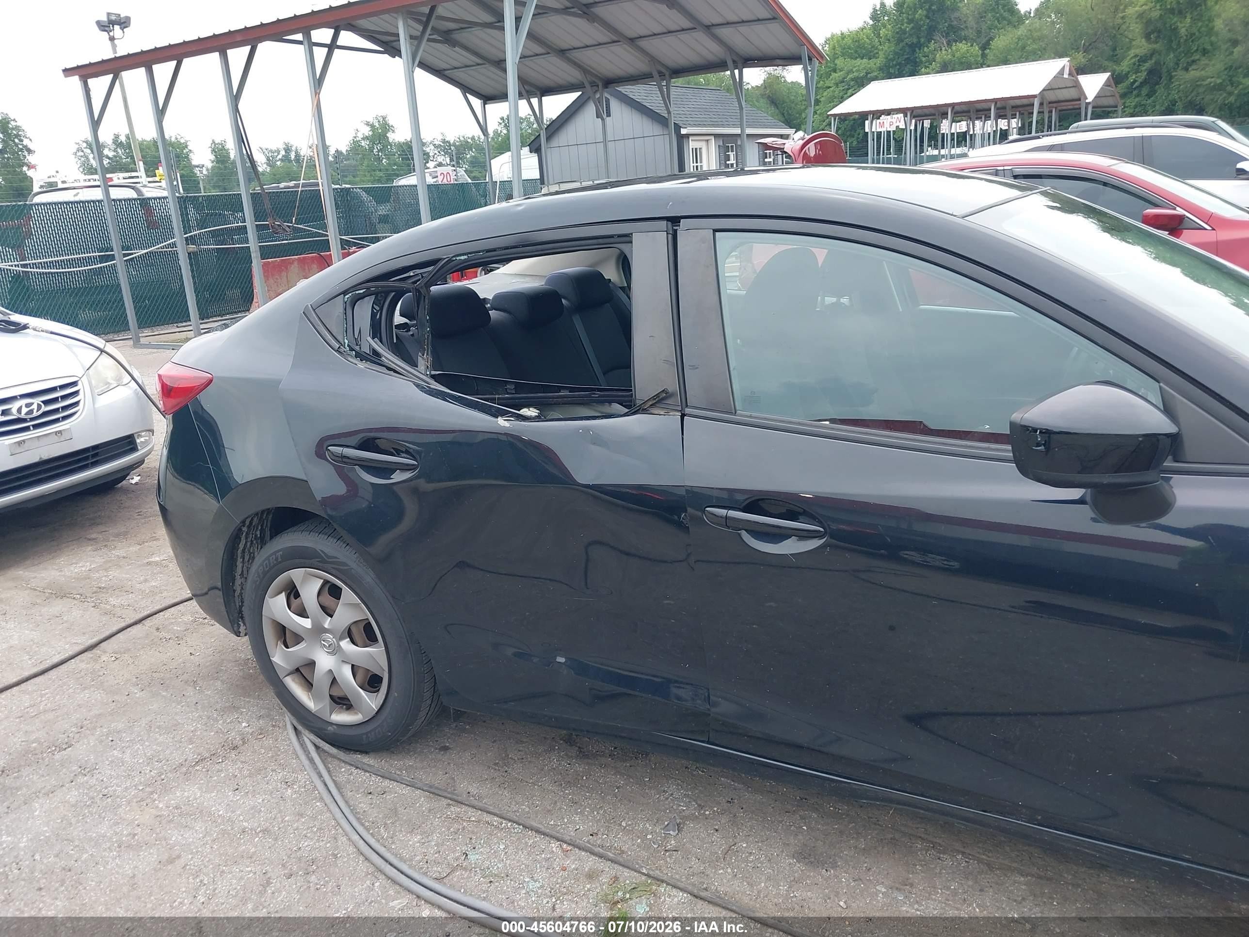 2014 Mazda Mazda3 I Sv Черный vin: JM1BM1T73E1158040