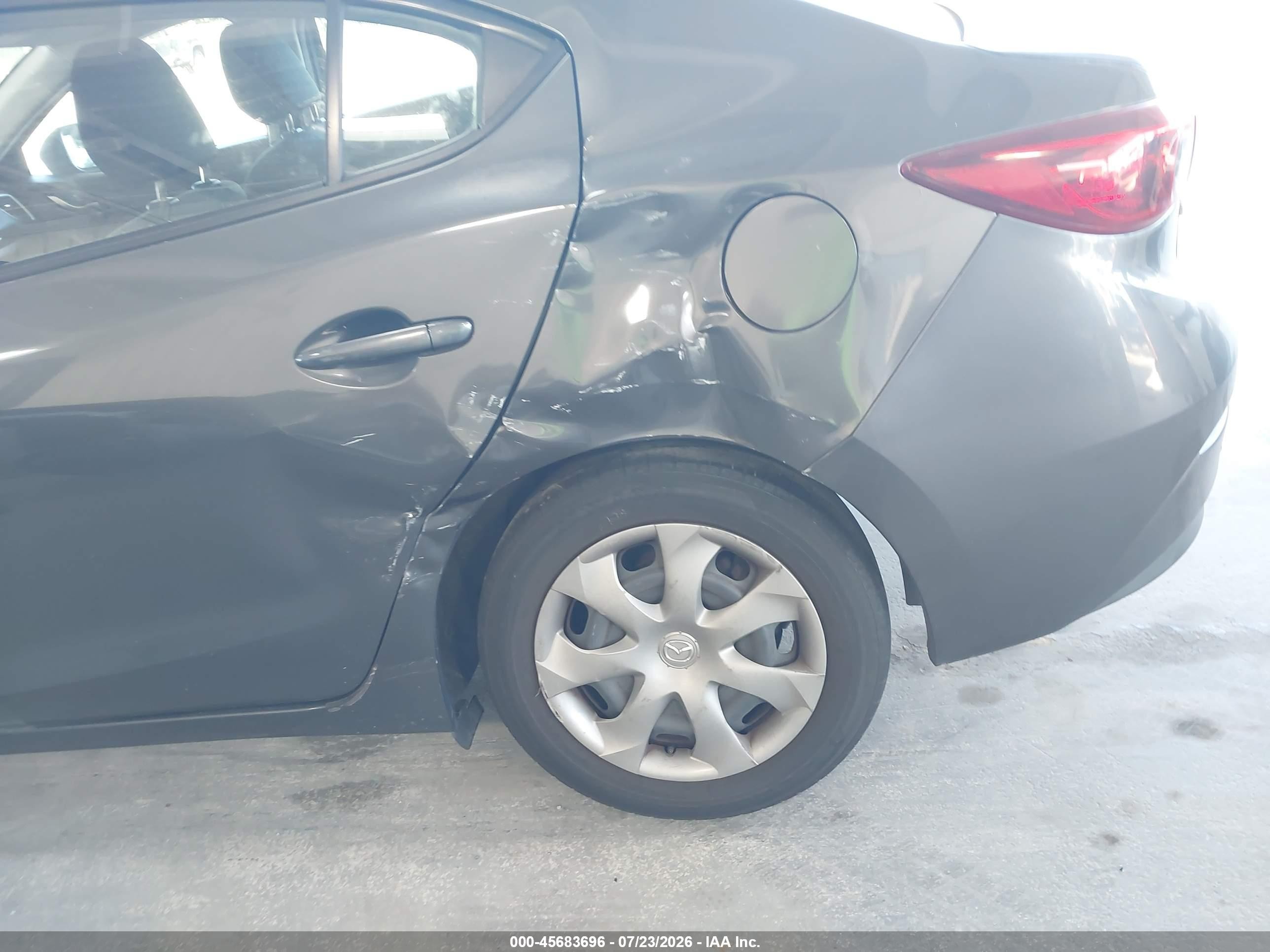 2014 Mazda Mazda3 I Sv Gray vin: JM1BM1T74E1184341