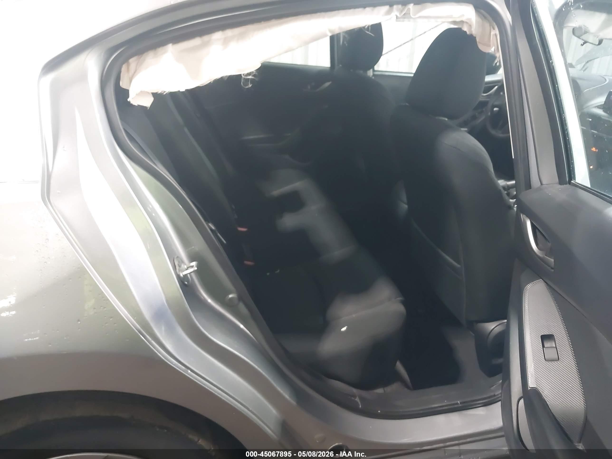 2014 Mazda Mazda3 I Sv Серый vin: JM1BM1T77E1172085
