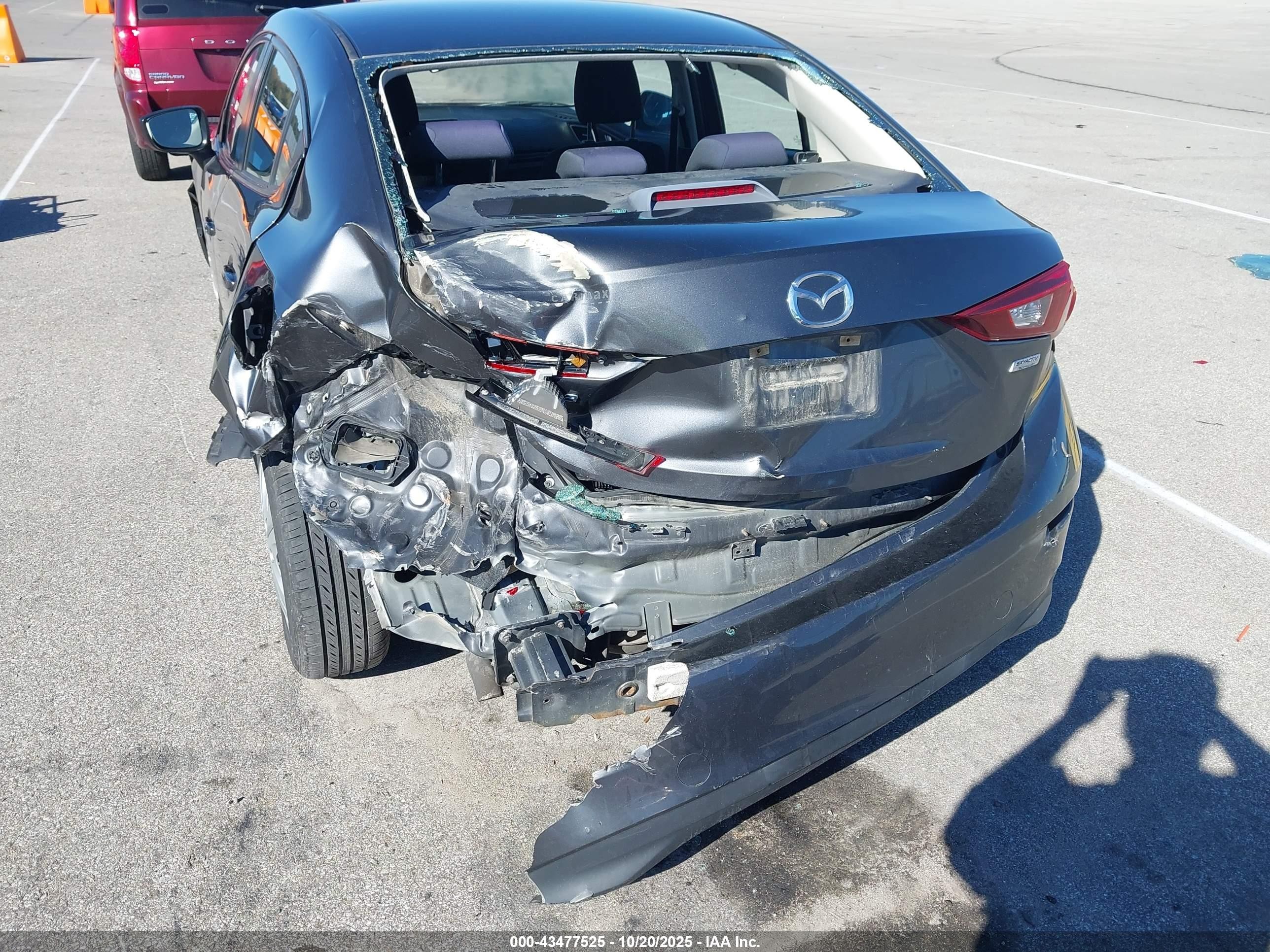 2015 Mazda Mazda3 I Sv Gray vin: JM1BM1T77F1247546