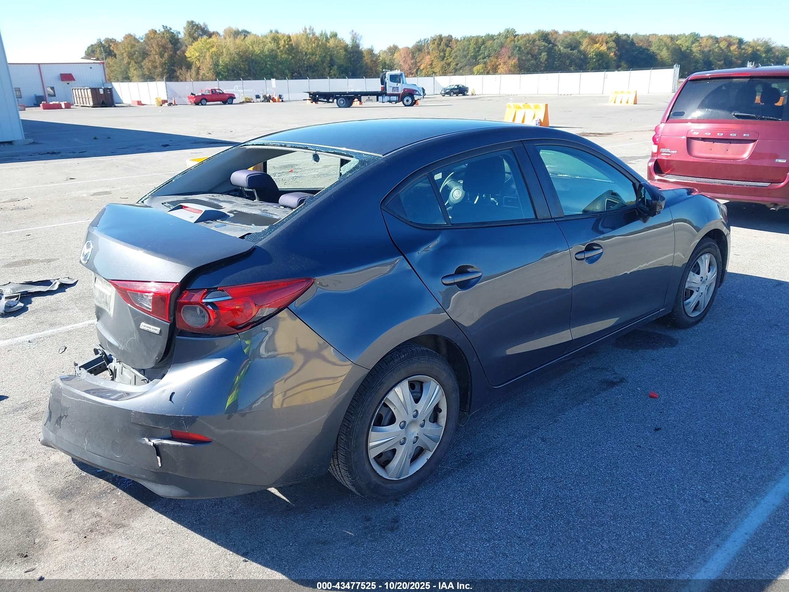 2015 Mazda Mazda3 I Sv Gray vin: JM1BM1T77F1247546