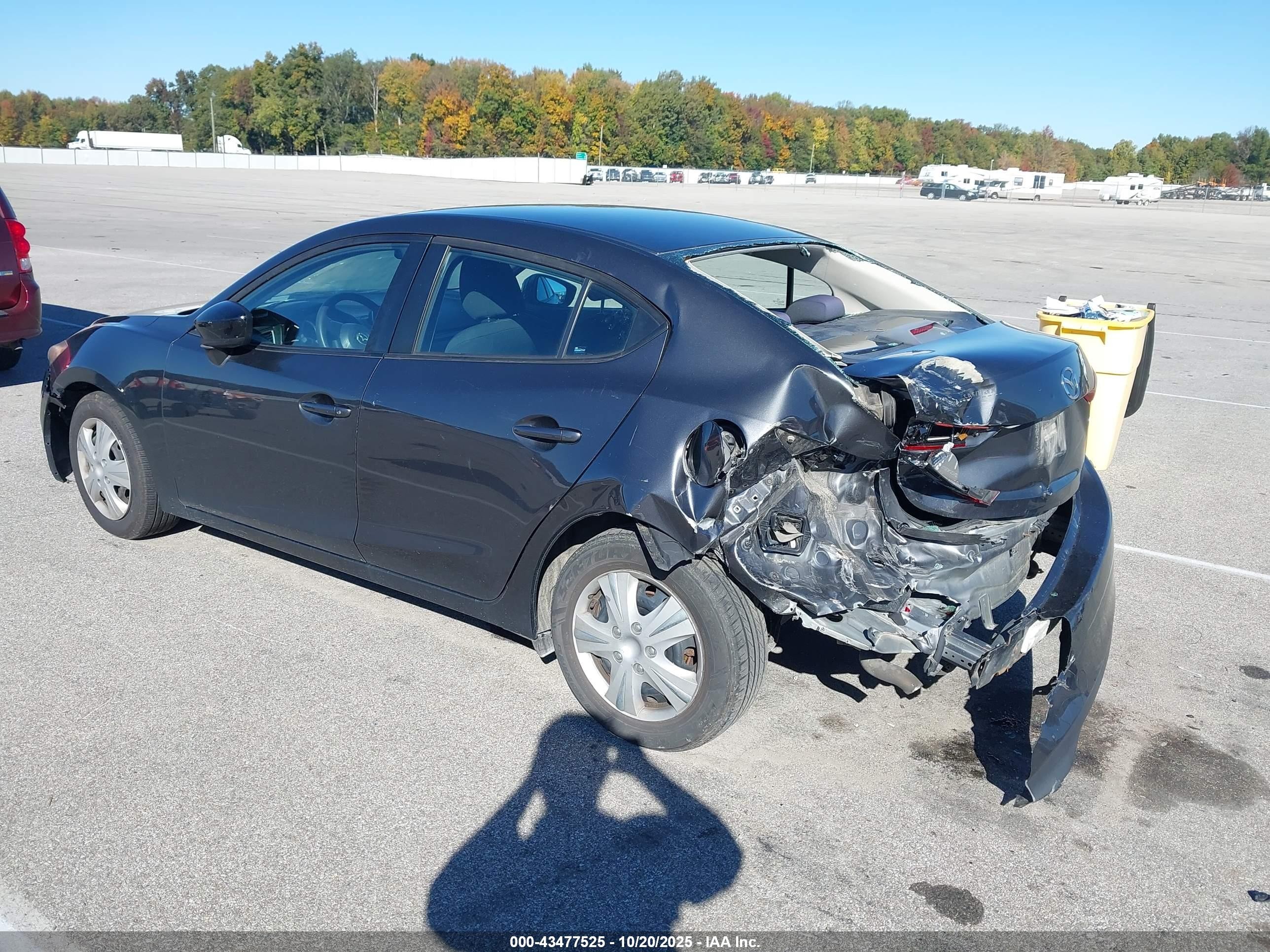 2015 Mazda Mazda3 I Sv Gray vin: JM1BM1T77F1247546