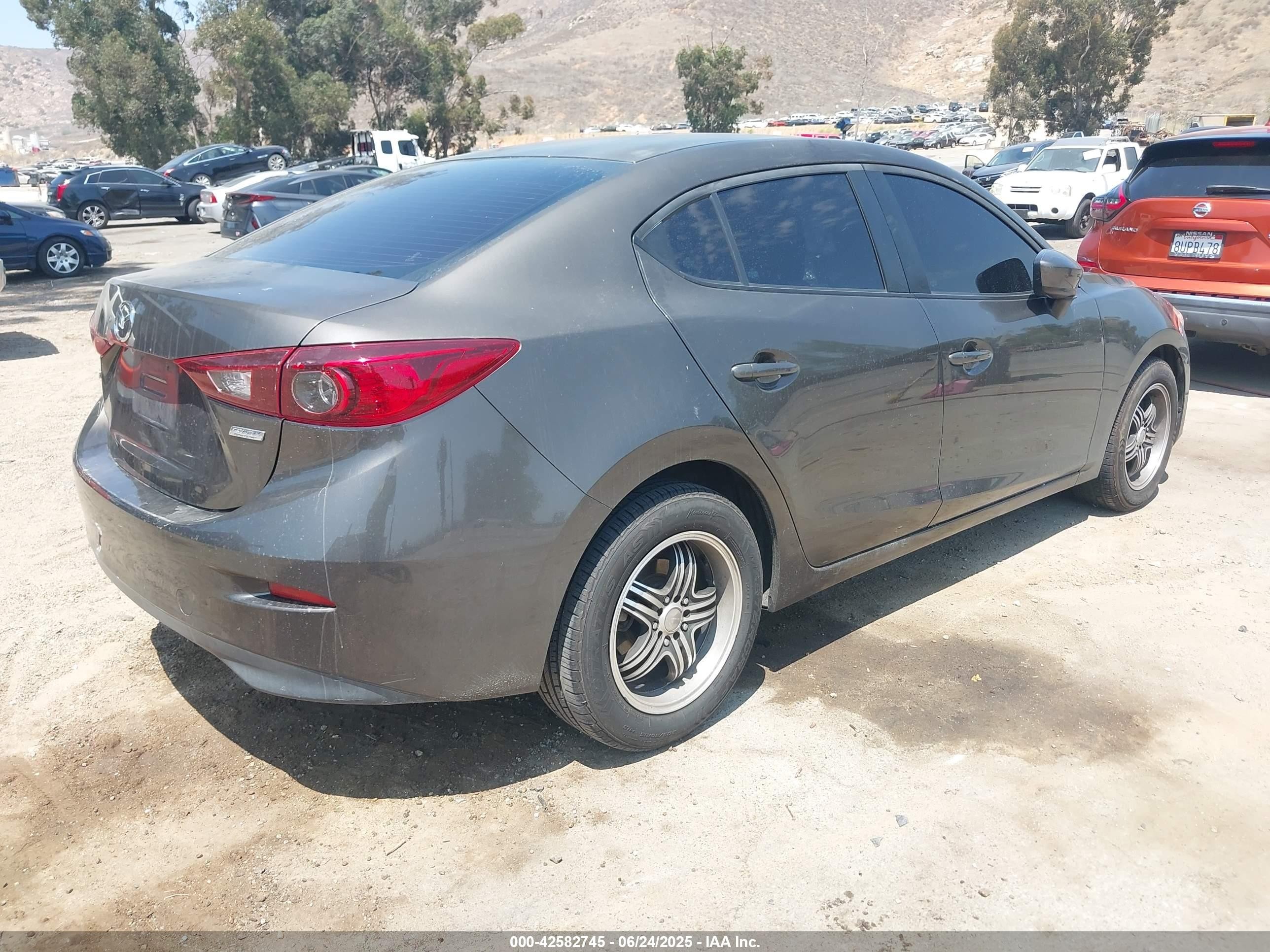 2014 Mazda Mazda3   Серый vin: JM1BM1U70E1139945