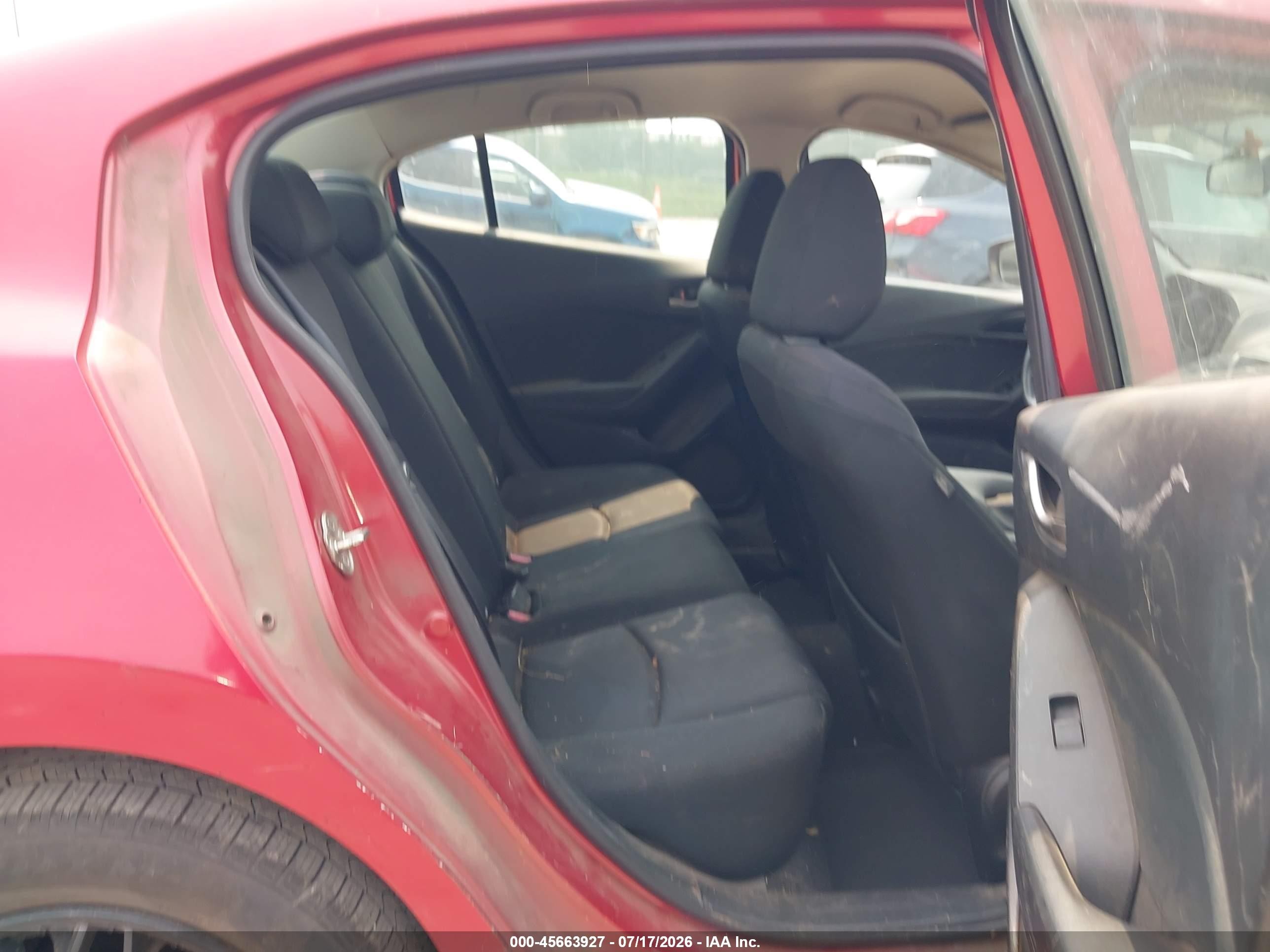 2014 Mazda Mazda3 I Sport Red vin: JM1BM1U70E1166532