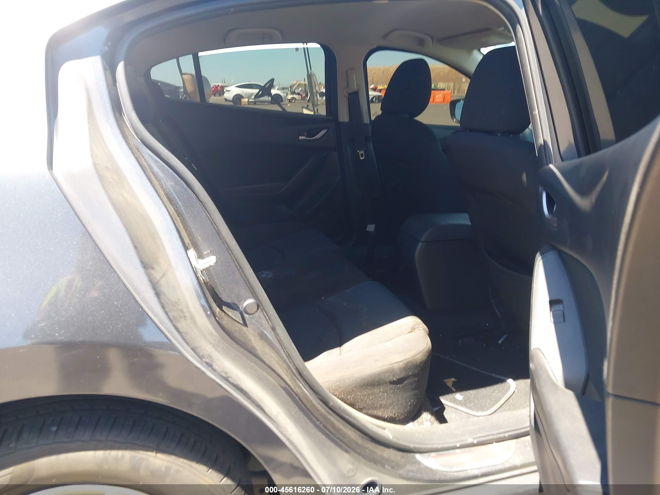 2014 Mazda Mazda3 I Sport Gray vin: JM1BM1U70E1180625