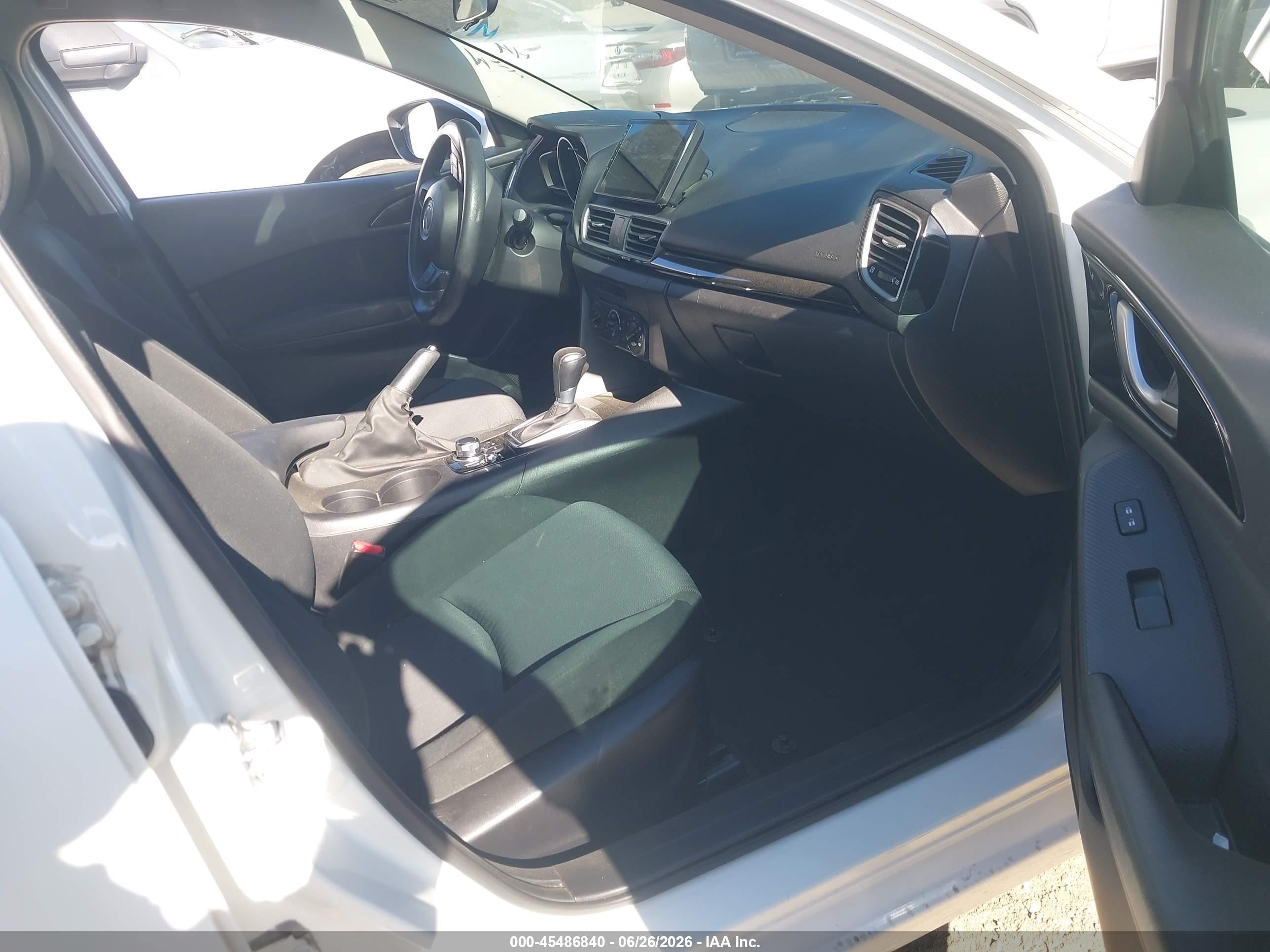 2015 Mazda Mazda3 I Sport White vin: JM1BM1U70F1222261