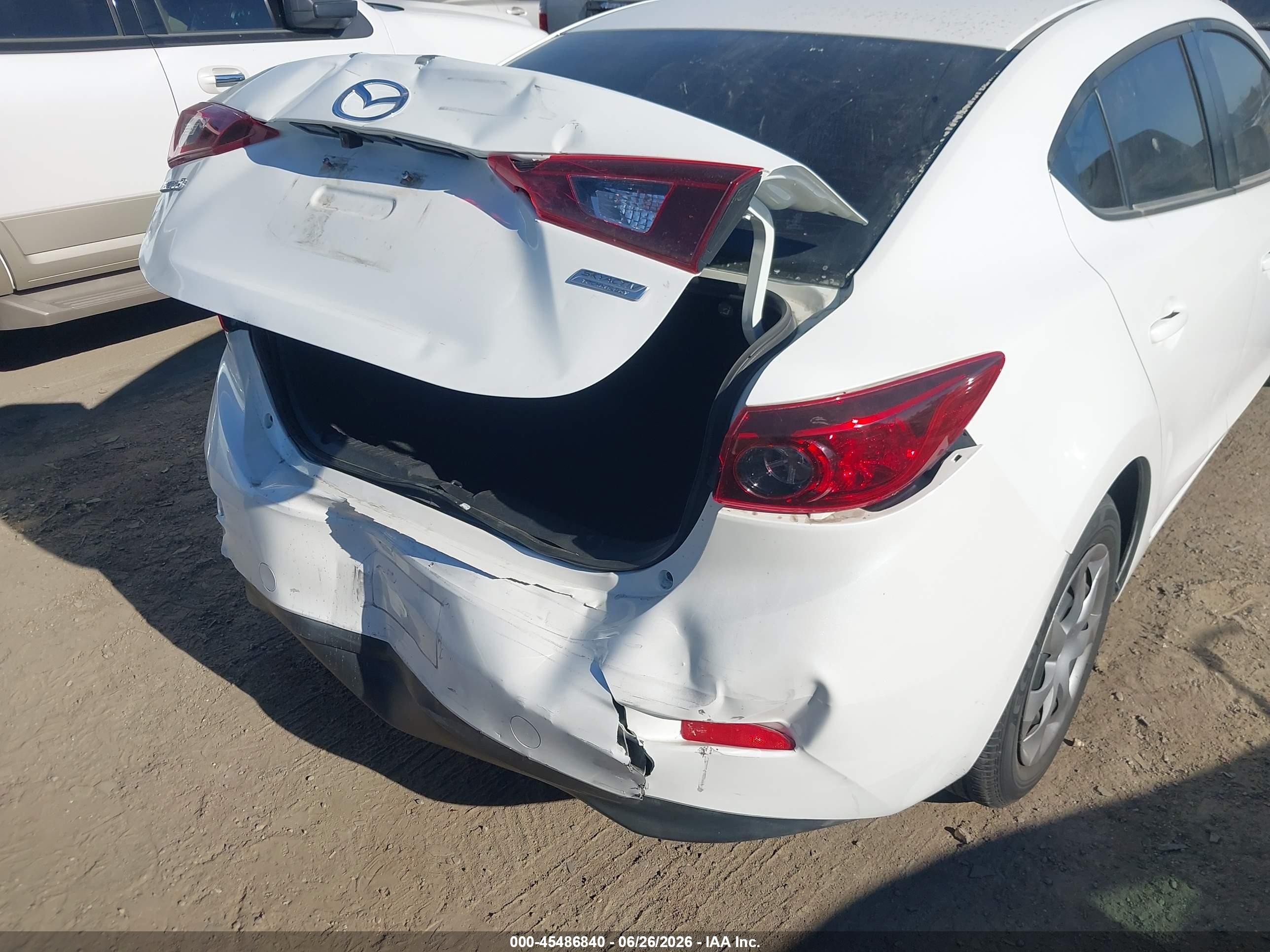 2015 Mazda Mazda3 I Sport White vin: JM1BM1U70F1222261