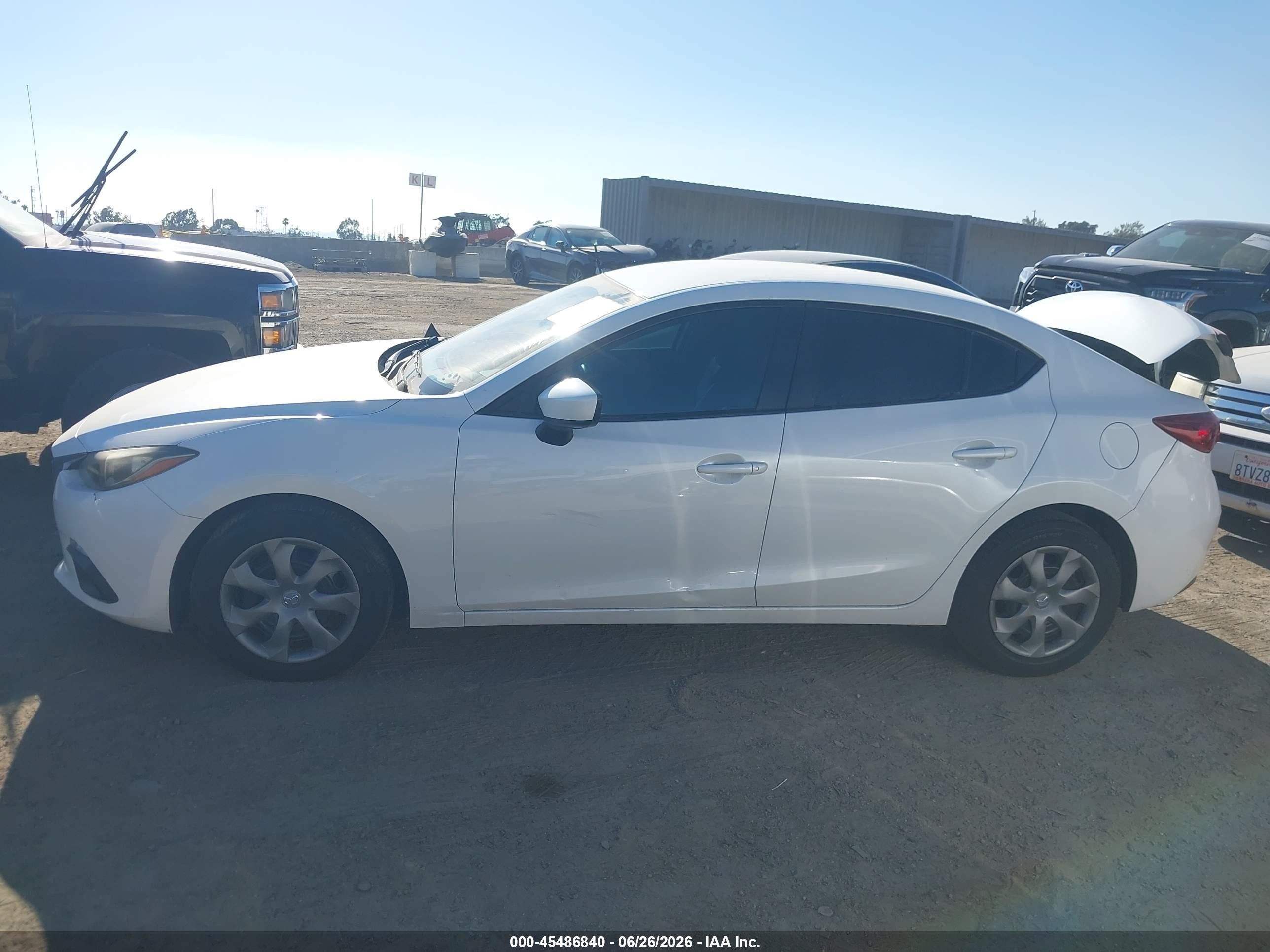 2015 Mazda Mazda3 I Sport White vin: JM1BM1U70F1222261