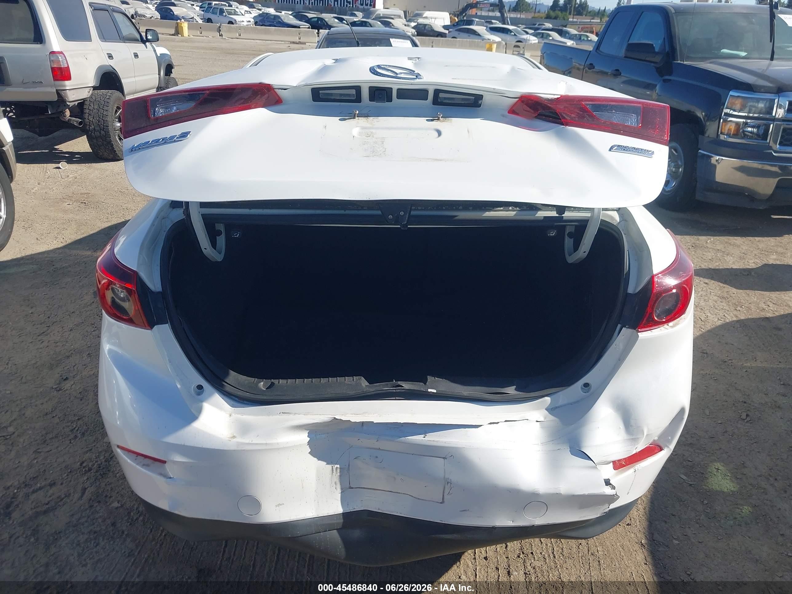 2015 Mazda Mazda3 I Sport White vin: JM1BM1U70F1222261