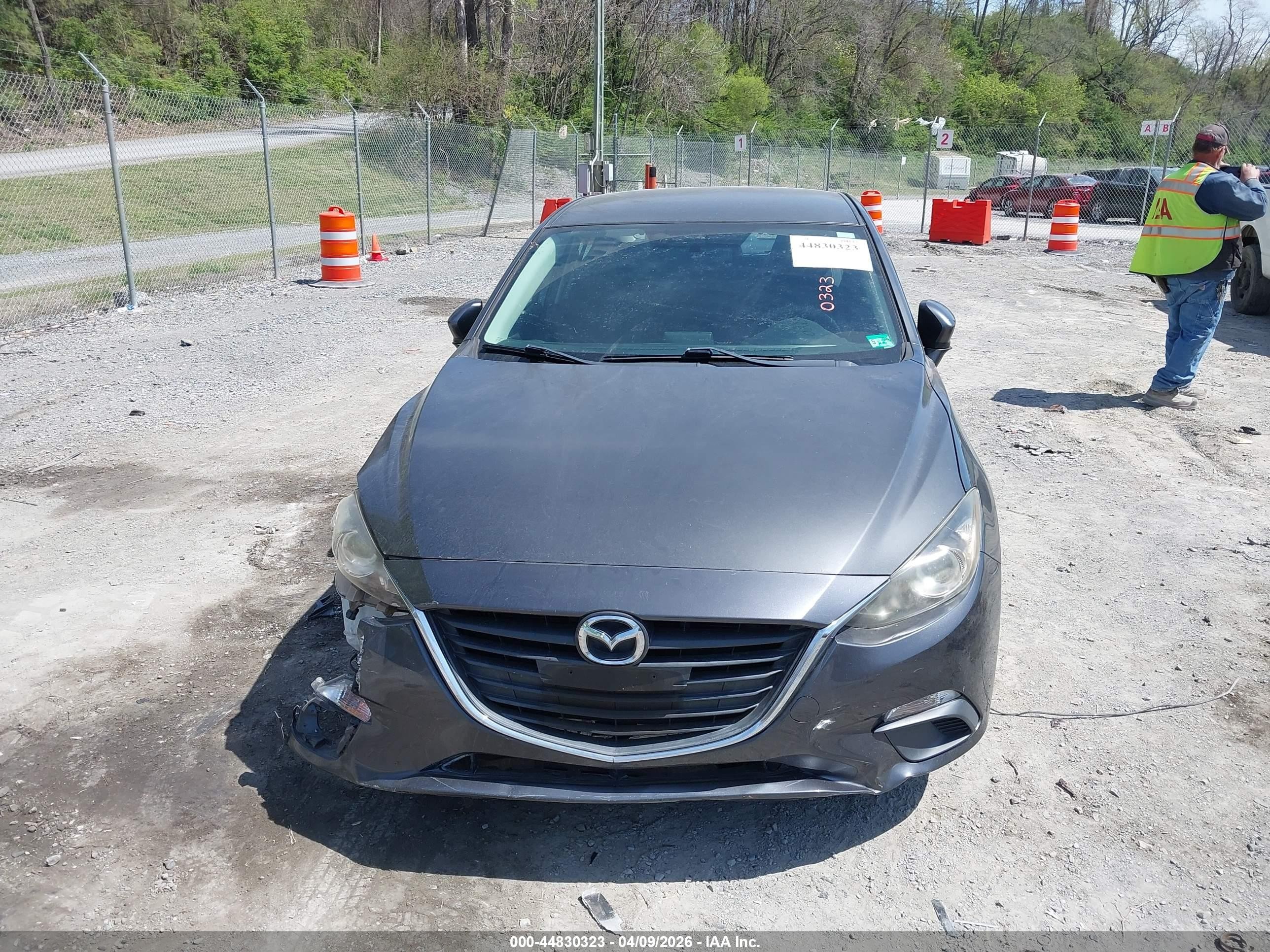 2014 Mazda Mazda3 I Sport Gray vin: JM1BM1U72E1186071