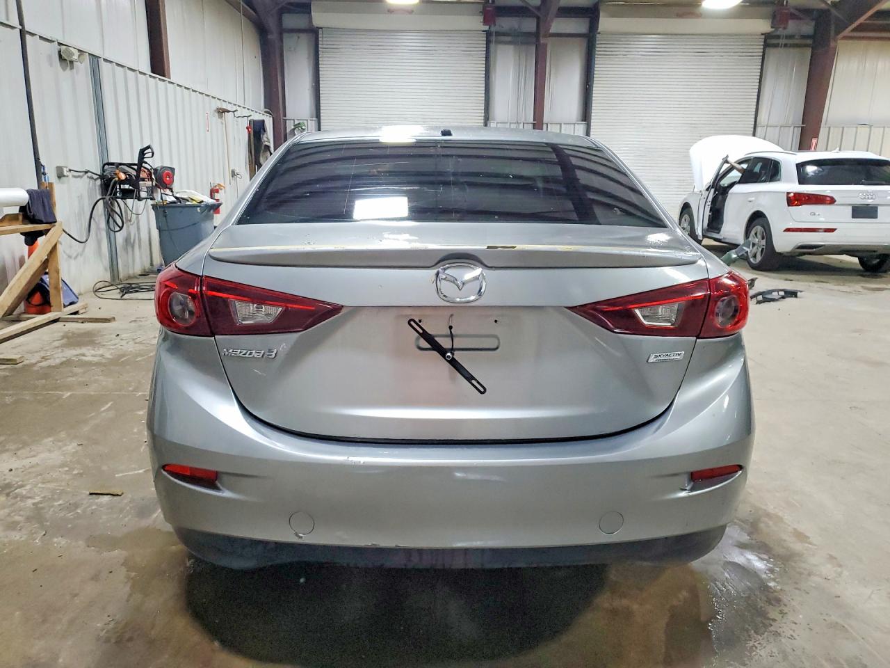 2014 Mazda 3 Sport Silver vin: JM1BM1U74E1121206