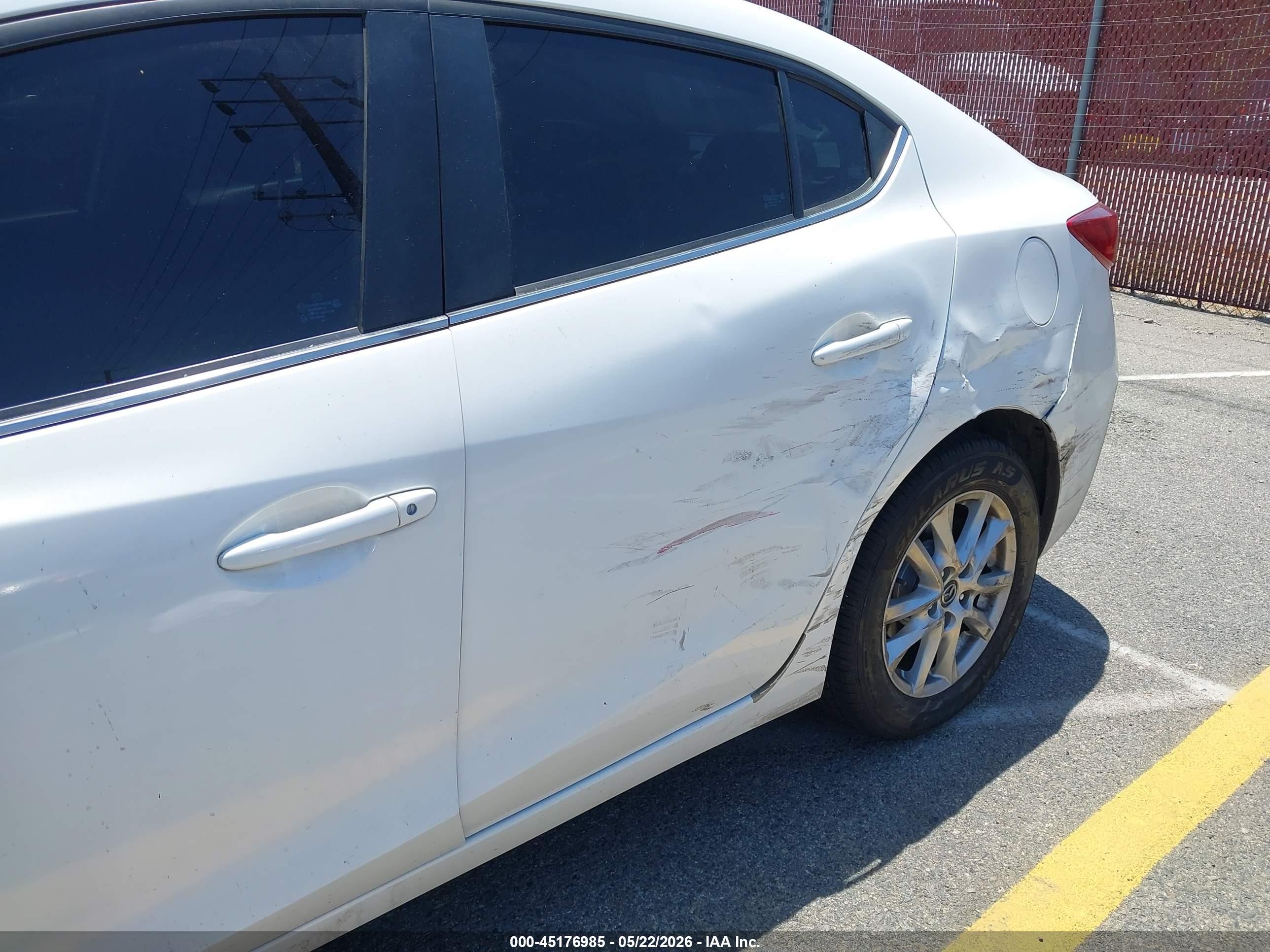 2016 Mazda Mazda3 I Sport White vin: JM1BM1U74G1311347