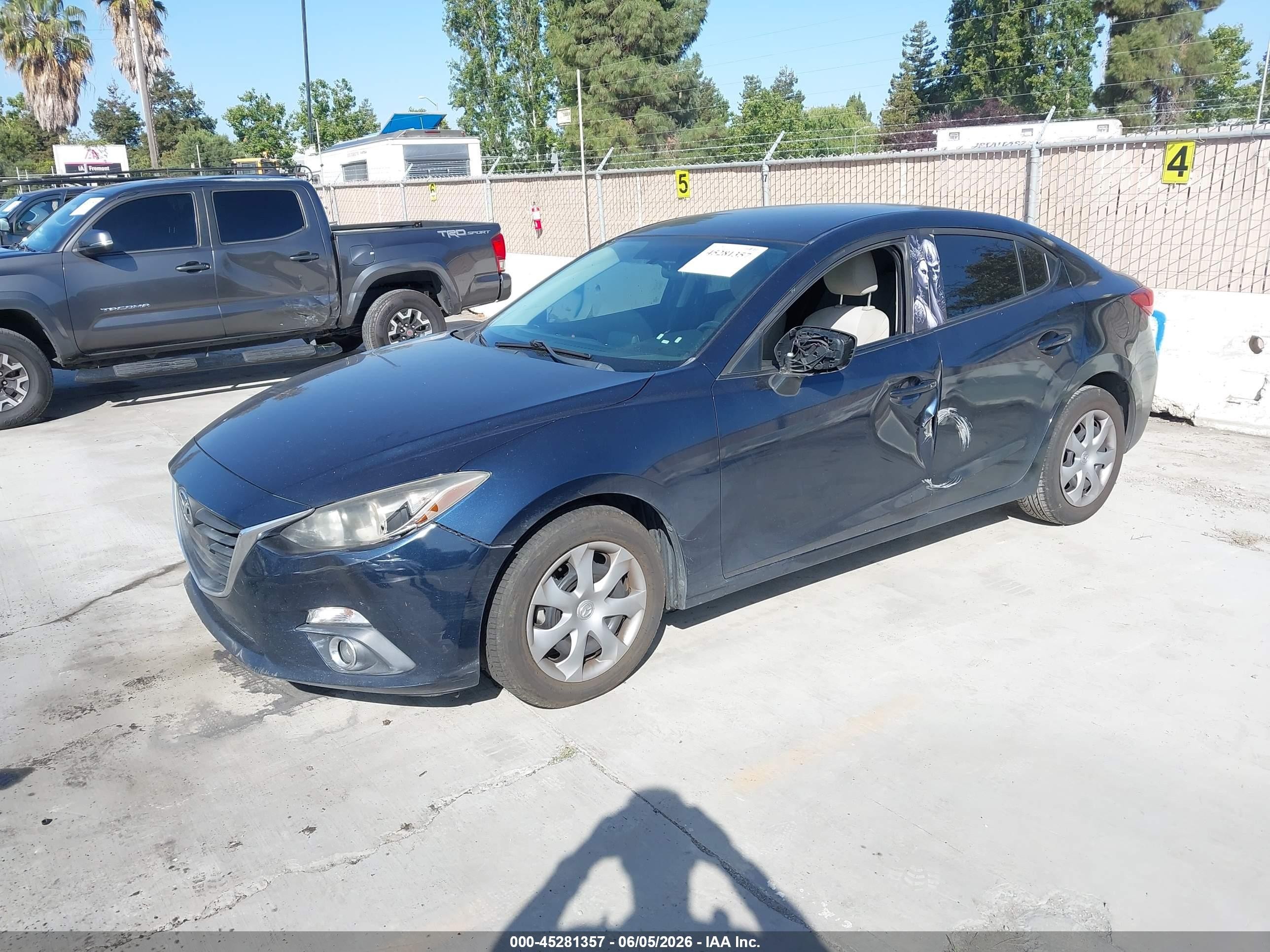 2014 Mazda Mazda3 I Sport Синий vin: JM1BM1U75E1118301