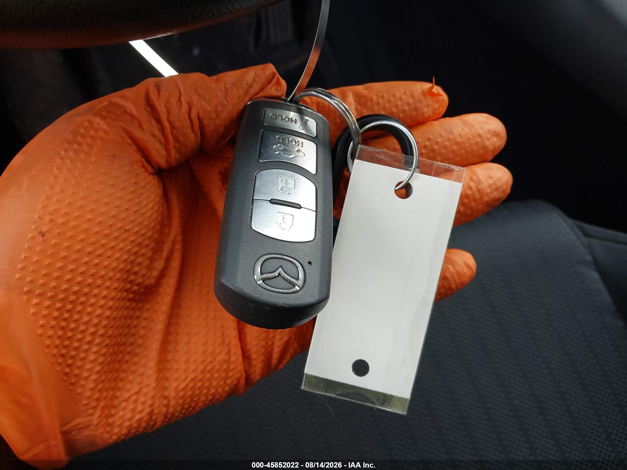 2014 Mazda Mazda3 I Sport Серебряный vin: JM1BM1U76E1146866