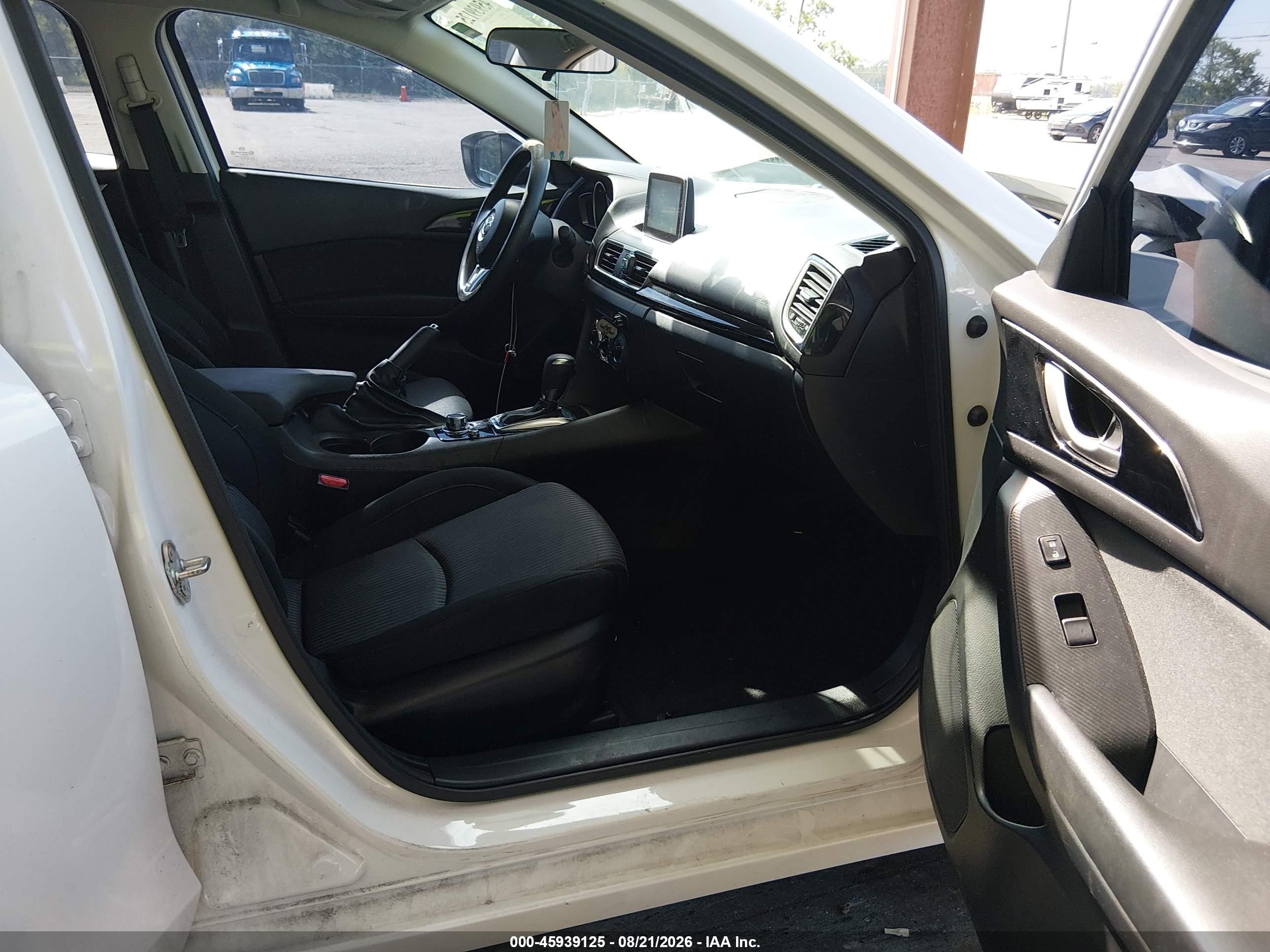 2016 Mazda Mazda3 I Sport White vin: JM1BM1U76G1328893
