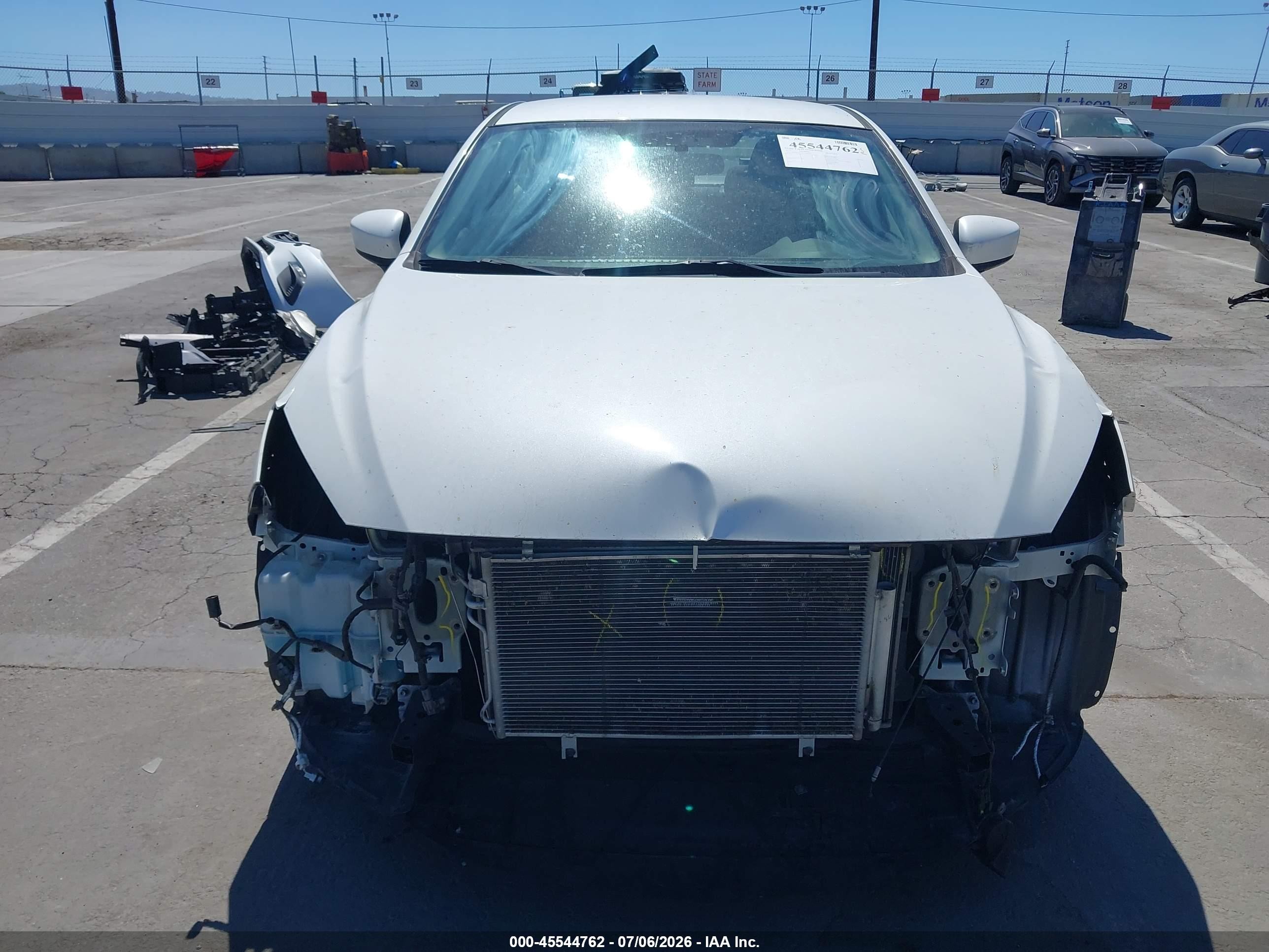 2014 Mazda Mazda3 I Sport White vin: JM1BM1U77E1180265