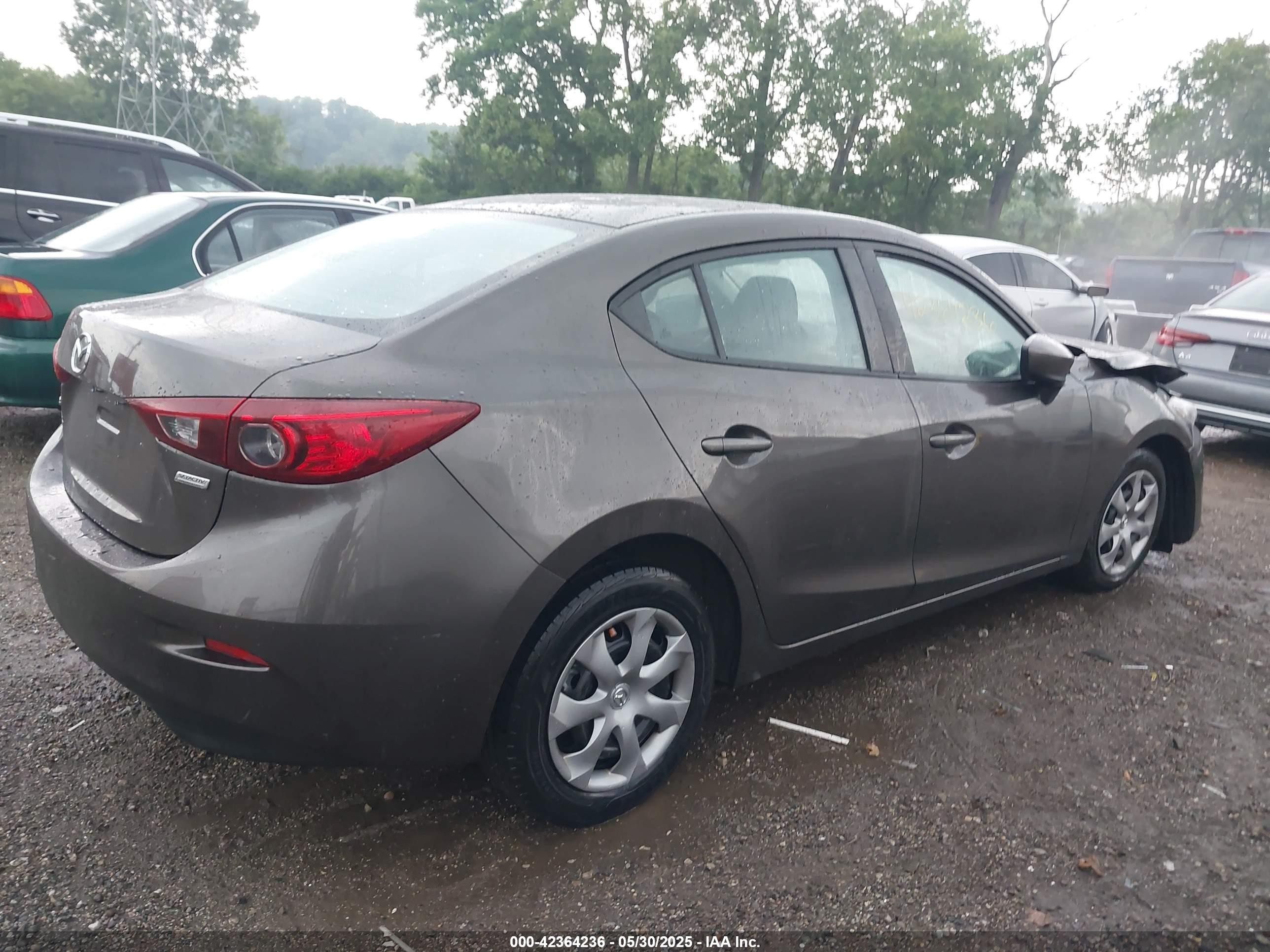 2015 Mazda Mazda3 I Sport Gray vin: JM1BM1U77F1234665