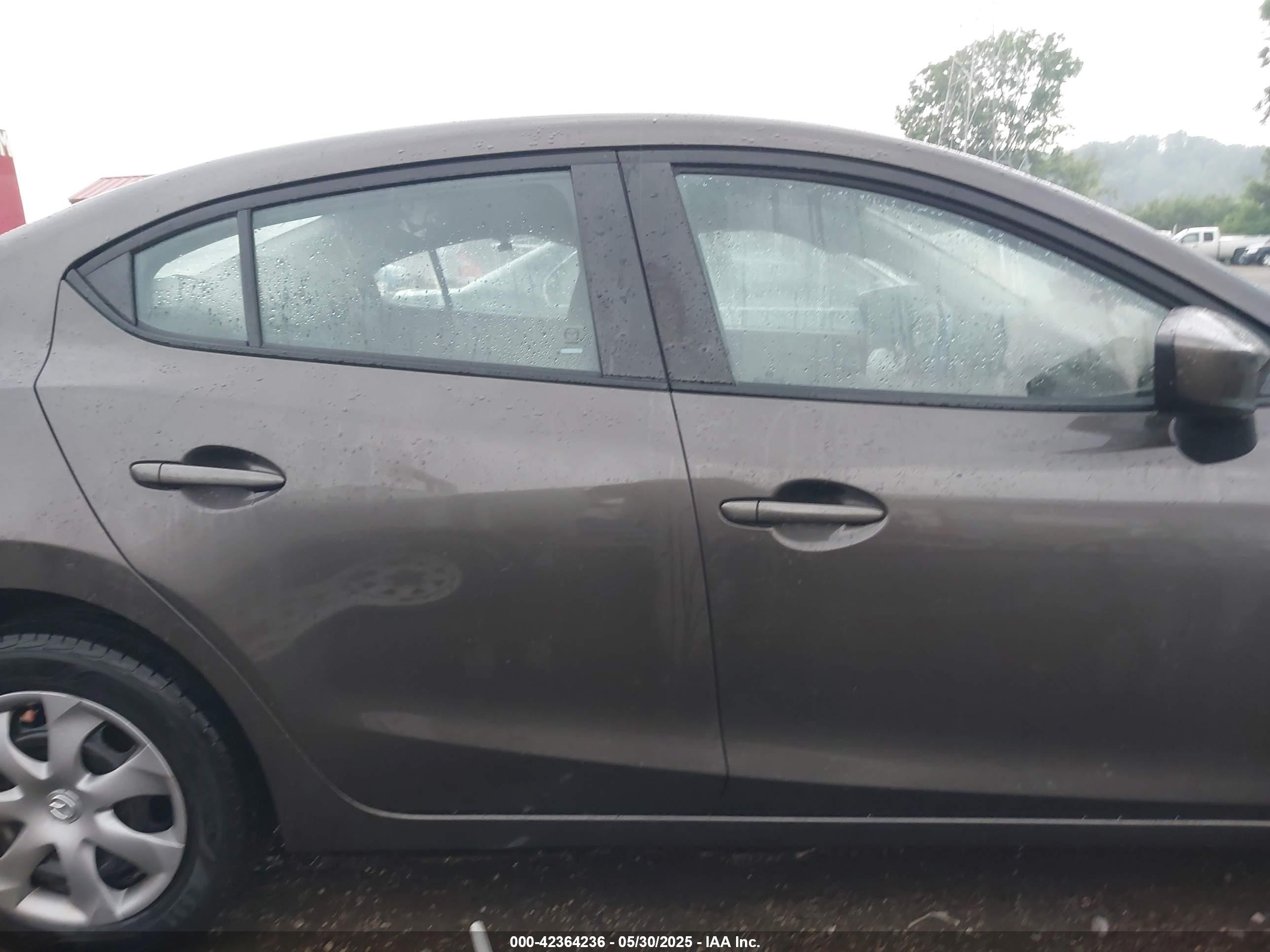 2015 Mazda Mazda3 I Sport Gray vin: JM1BM1U77F1234665