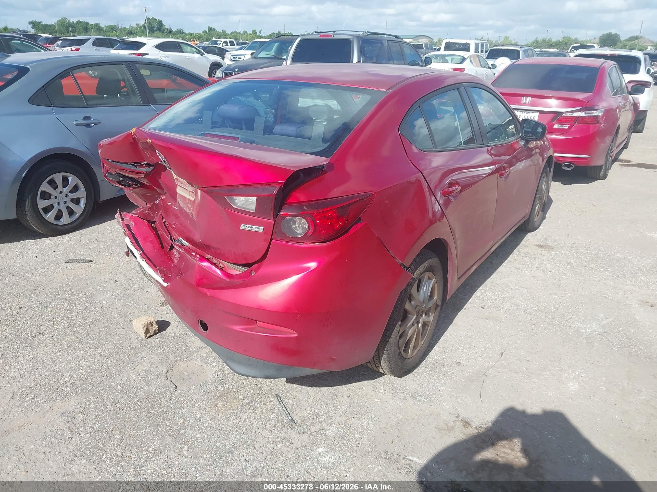 2015 Mazda Mazda3 I Sport Red vin: JM1BM1U78F1227062