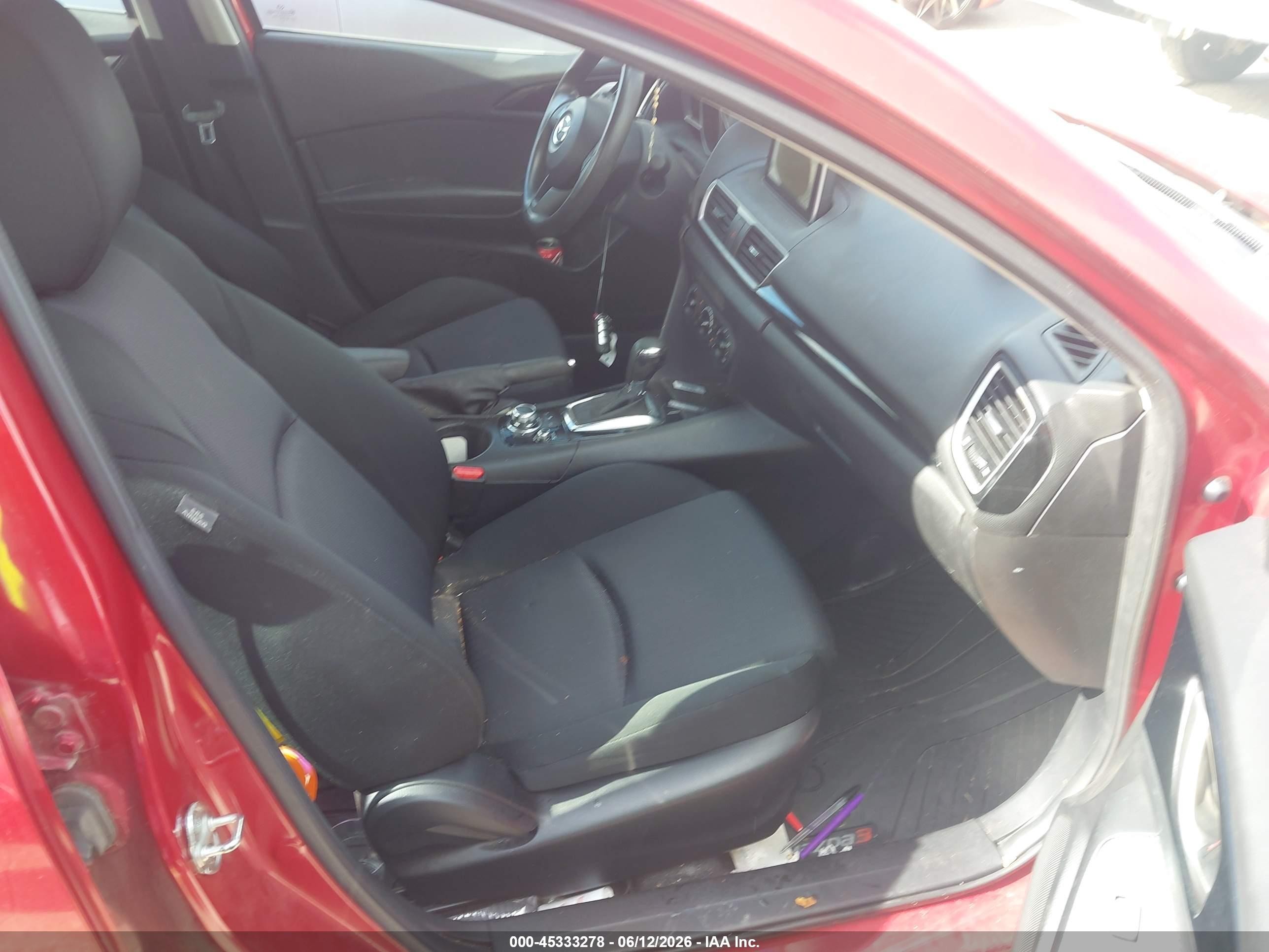 2015 Mazda Mazda3 I Sport Red vin: JM1BM1U78F1227062