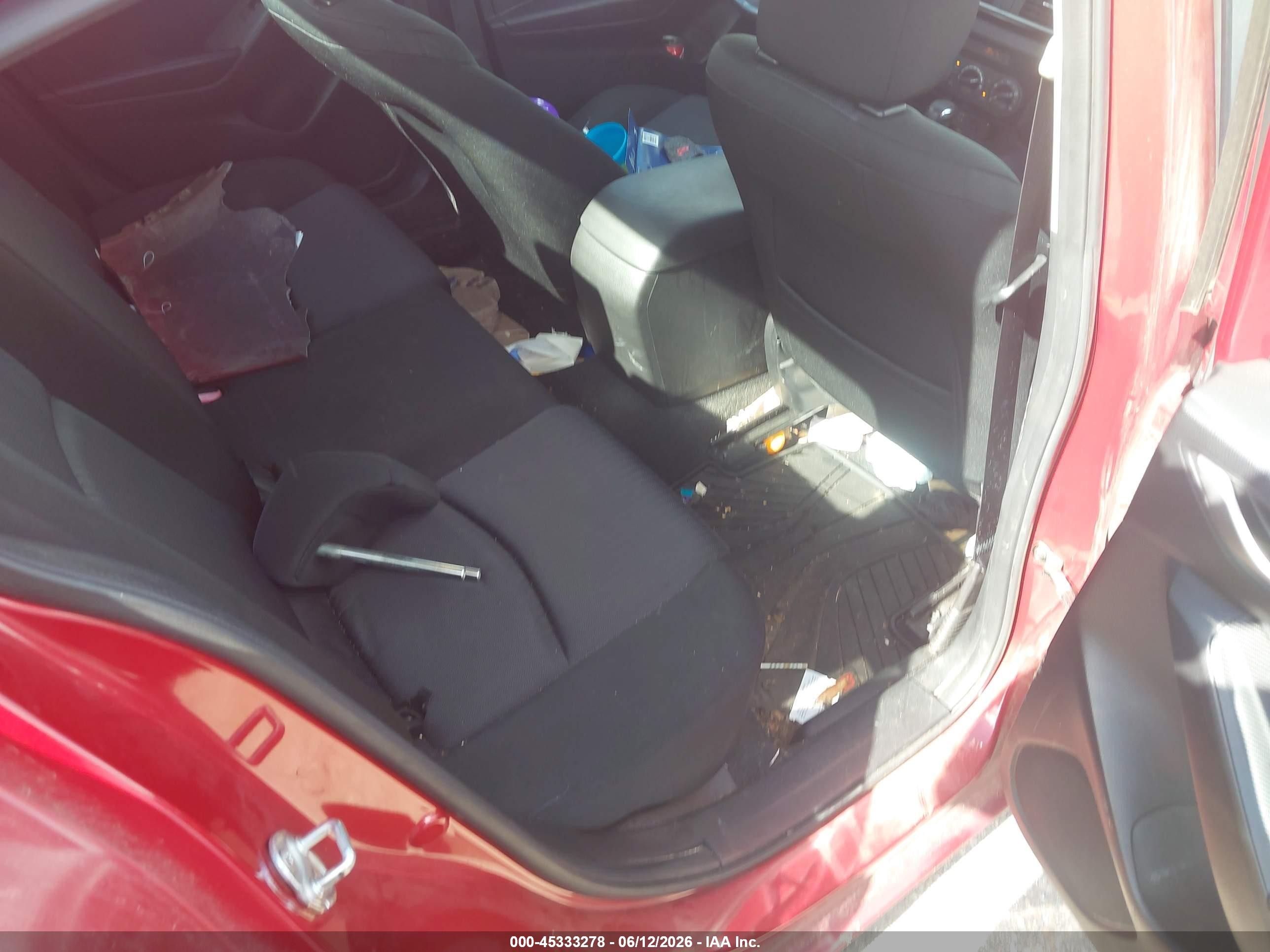 2015 Mazda Mazda3 I Sport Red vin: JM1BM1U78F1227062
