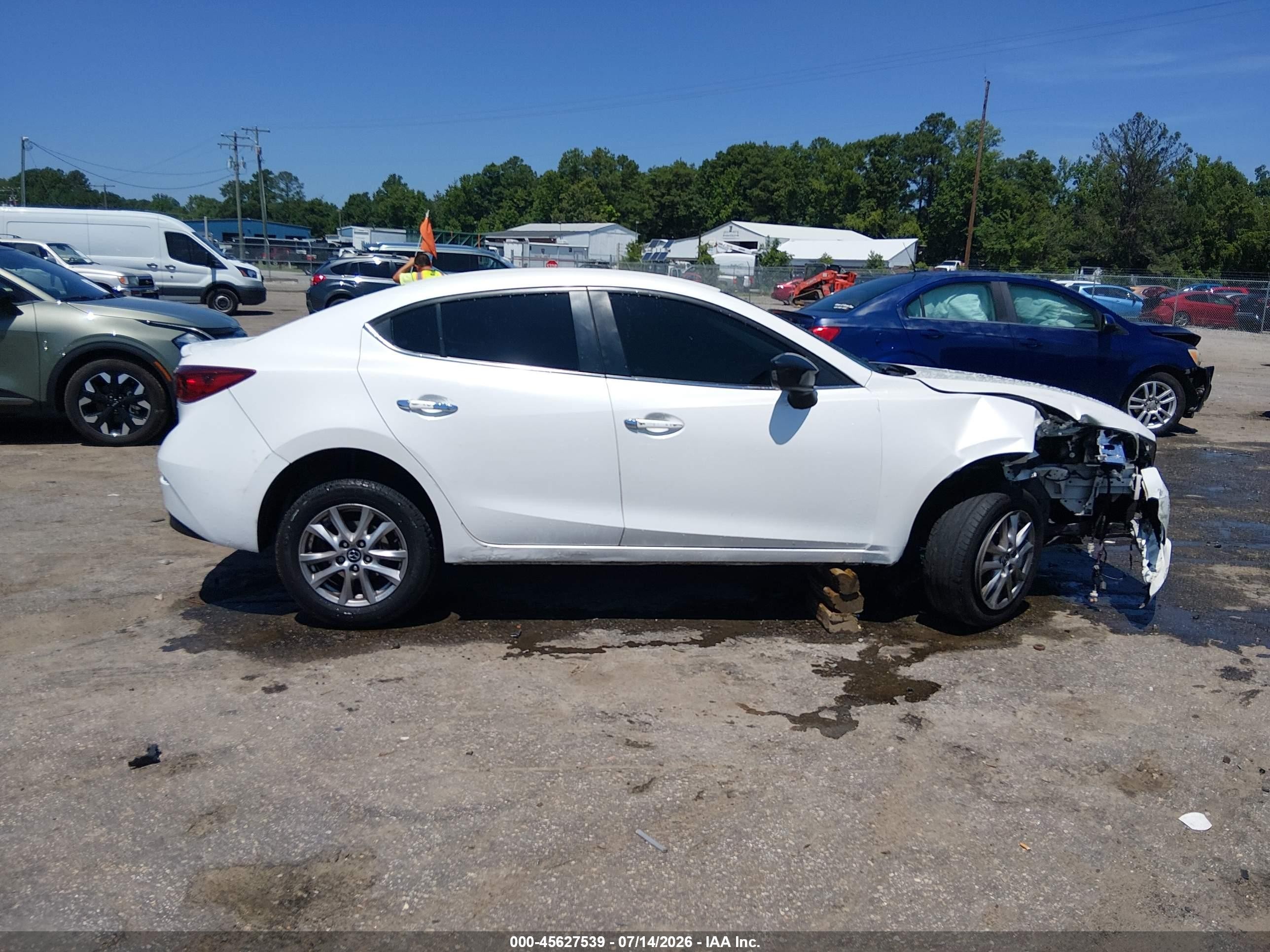 2014 Mazda Mazda3 I Touring White vin: JM1BM1V70E1121945