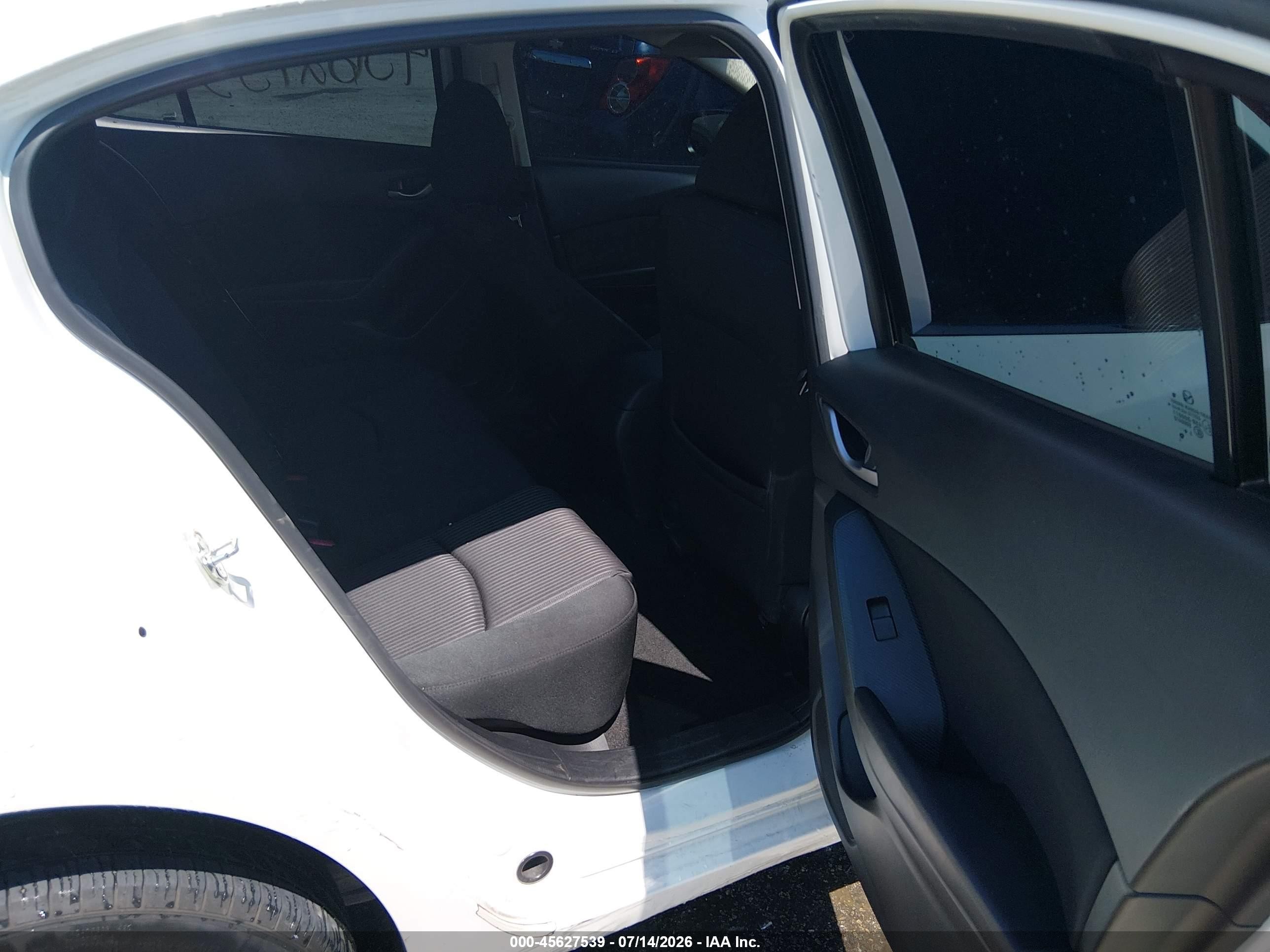 2014 Mazda Mazda3 I Touring White vin: JM1BM1V70E1121945