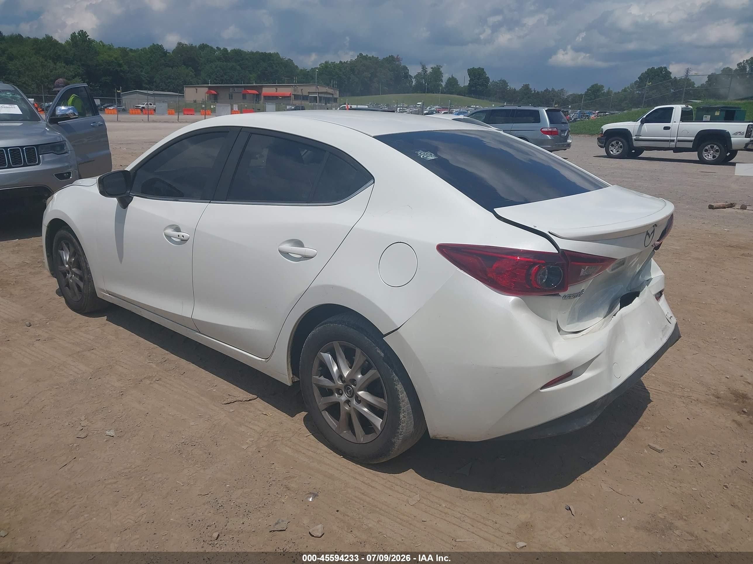 2014 Mazda Mazda3 I Touring White vin: JM1BM1V70E1132427