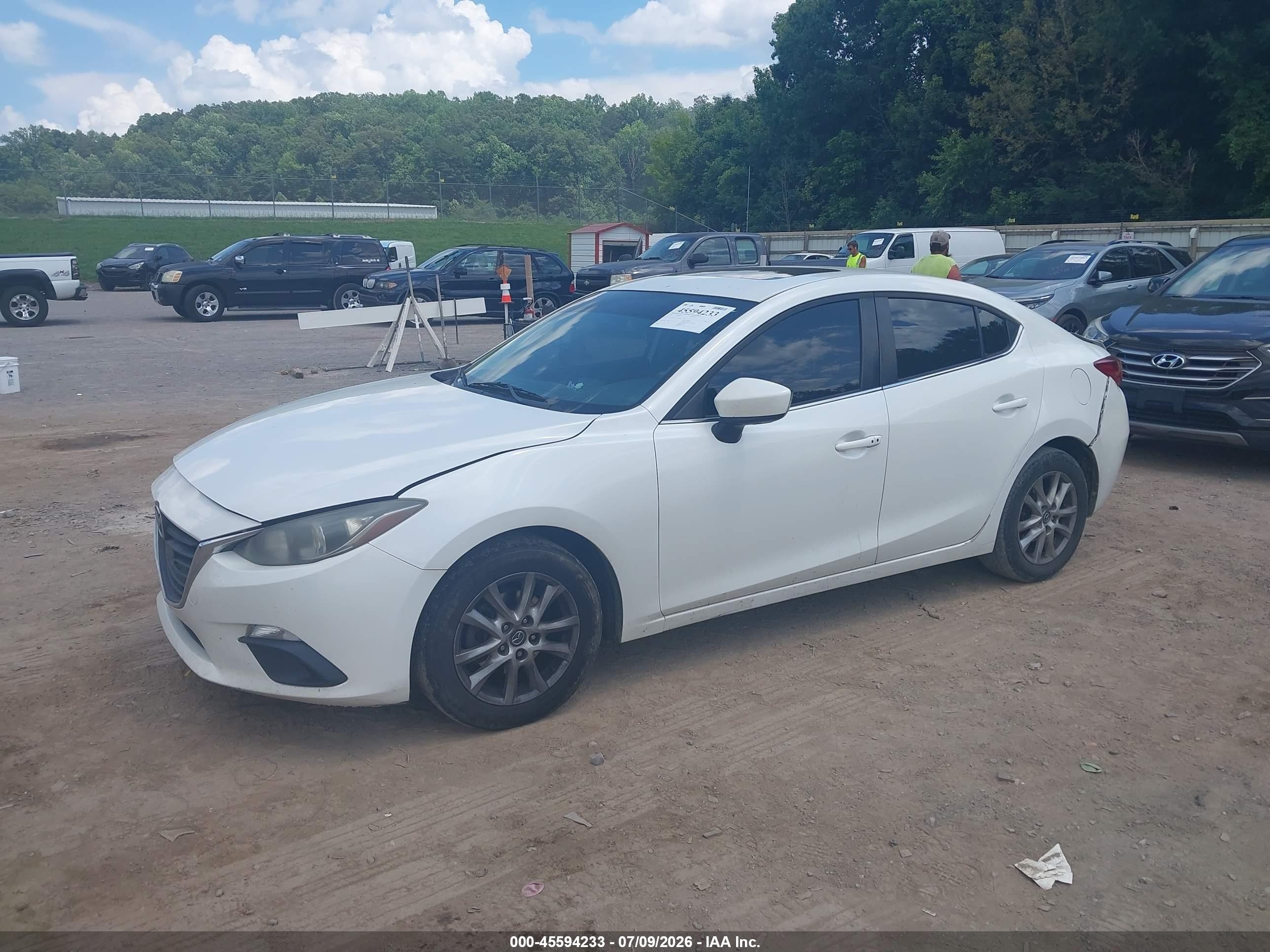 2014 Mazda Mazda3 I Touring White vin: JM1BM1V70E1132427
