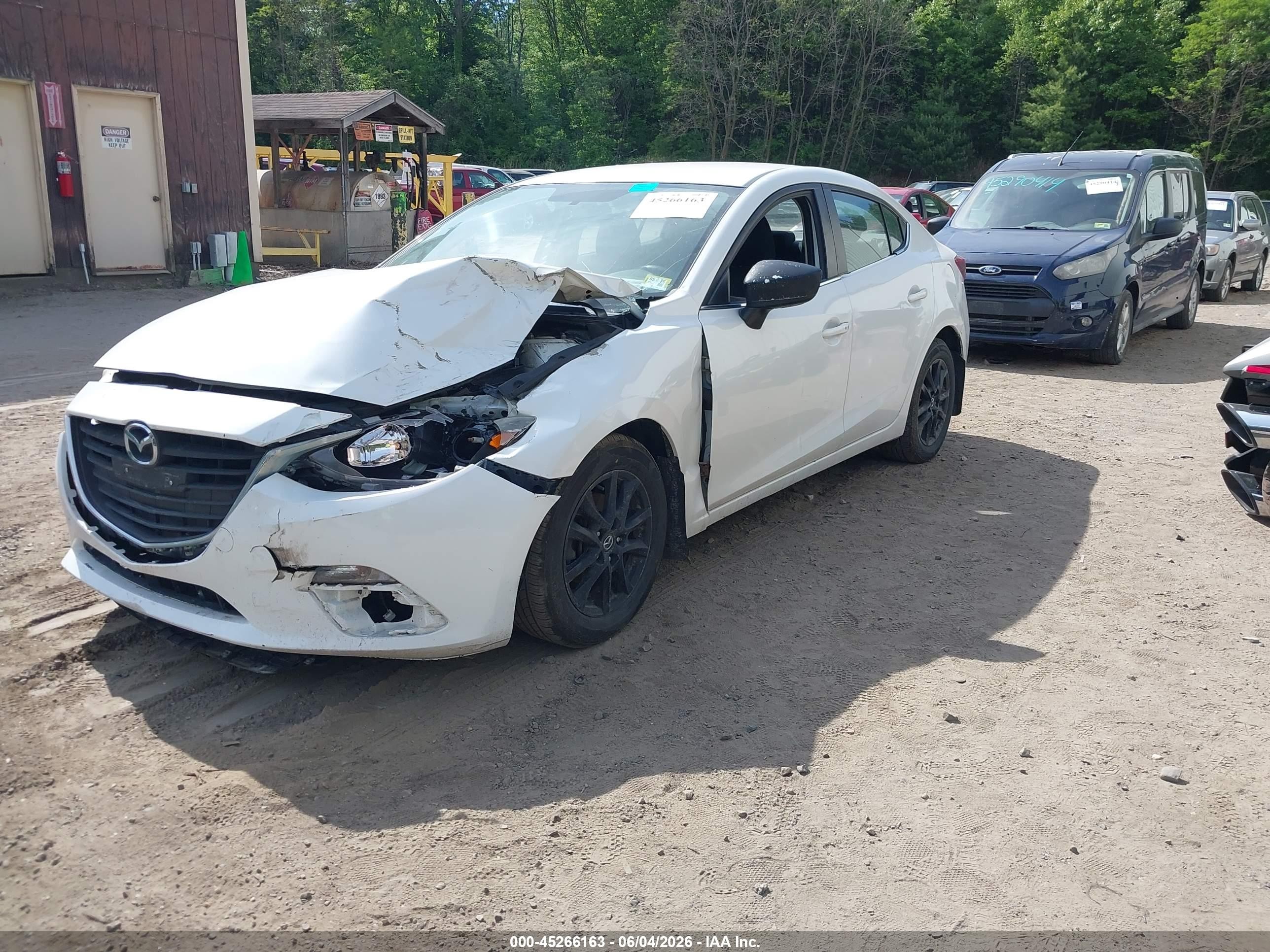 2014 Mazda Mazda3 I Touring Белый vin: JM1BM1V70E1183166