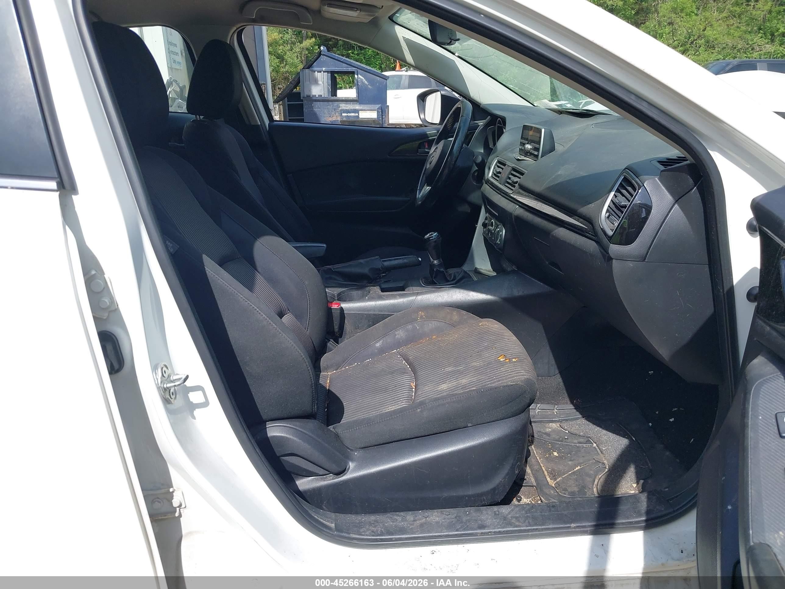 2014 Mazda Mazda3 I Touring Белый vin: JM1BM1V70E1183166
