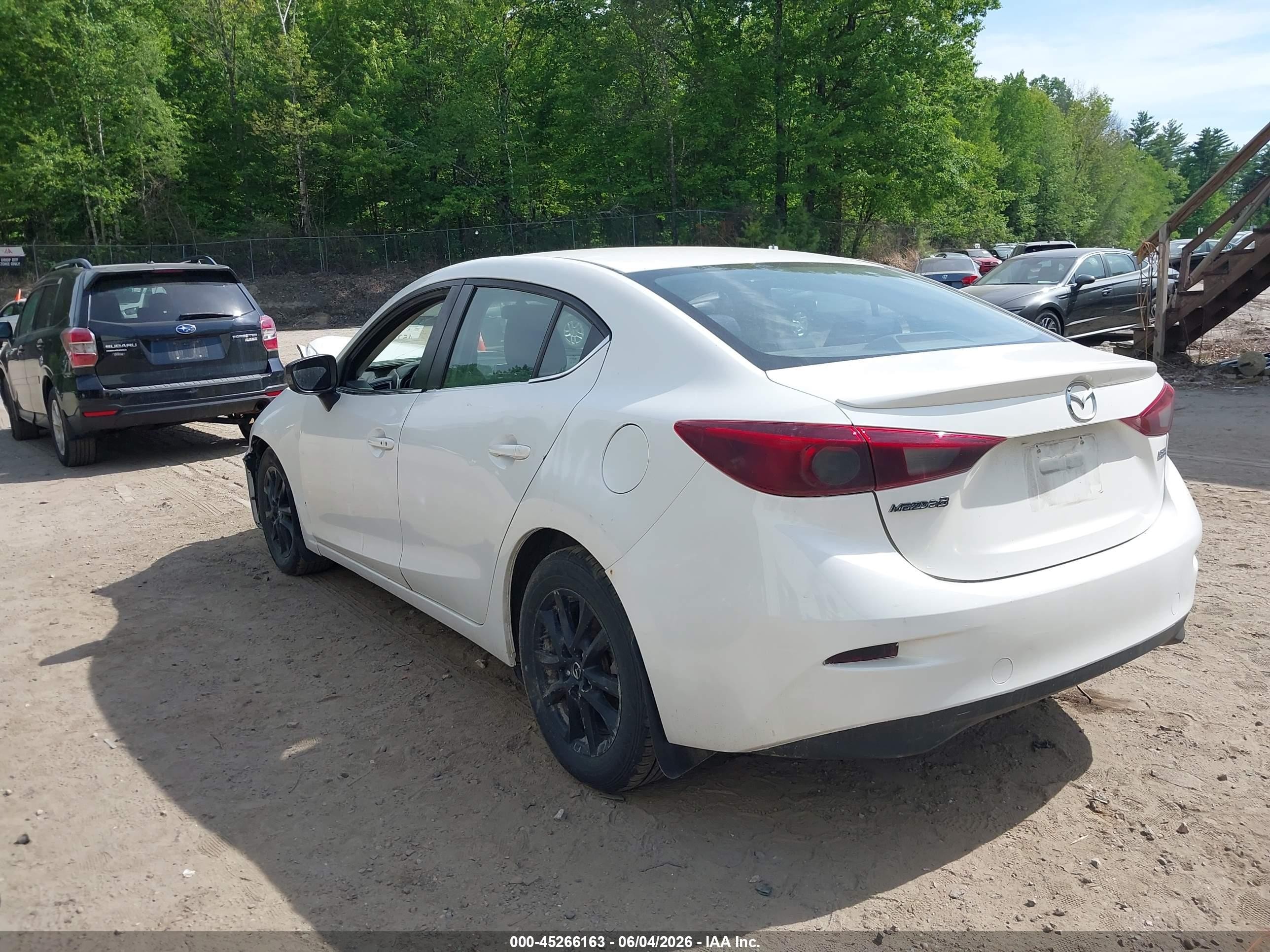 2014 Mazda Mazda3 I Touring Белый vin: JM1BM1V70E1183166