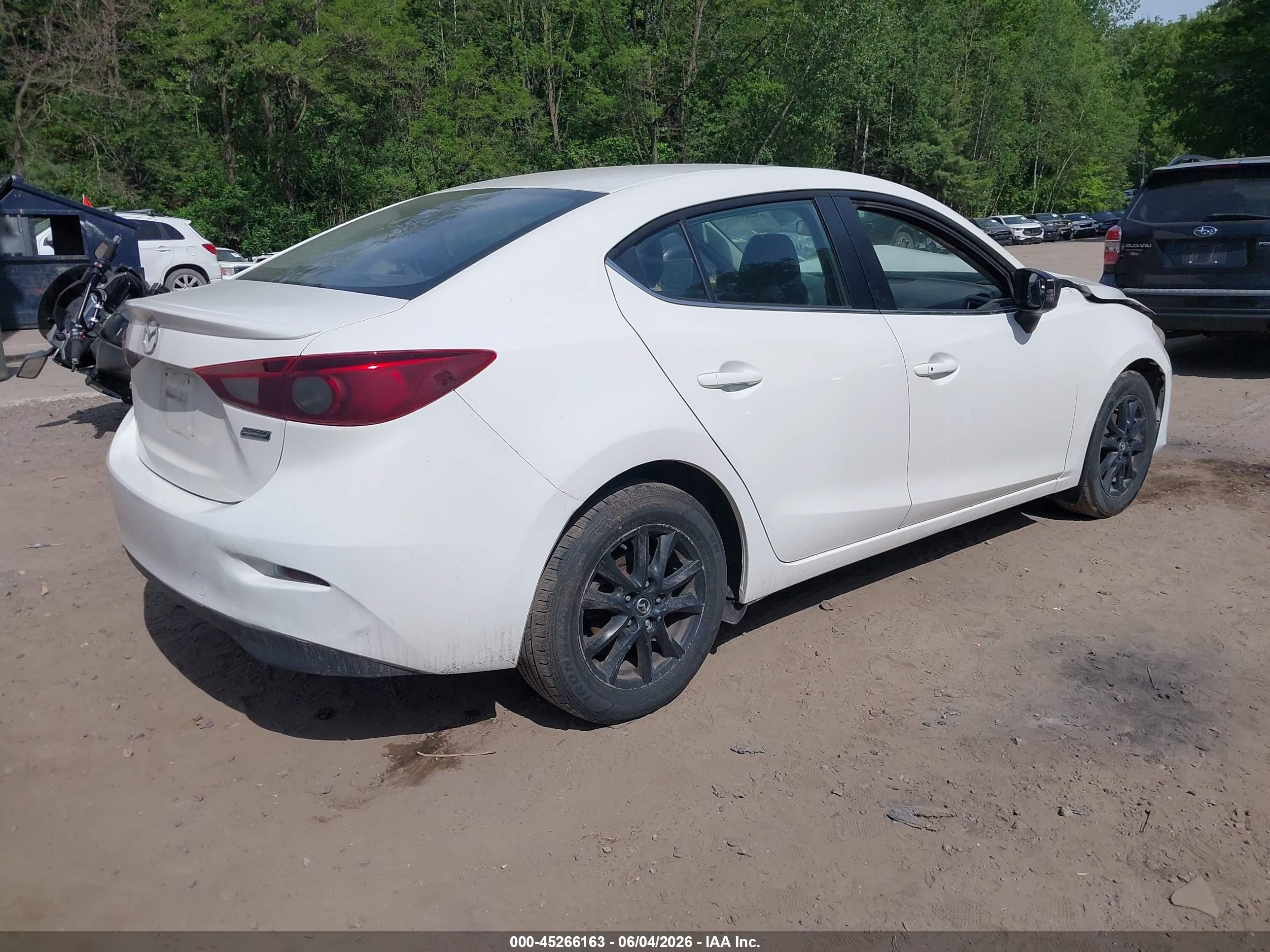 2014 Mazda Mazda3 I Touring Белый vin: JM1BM1V70E1183166