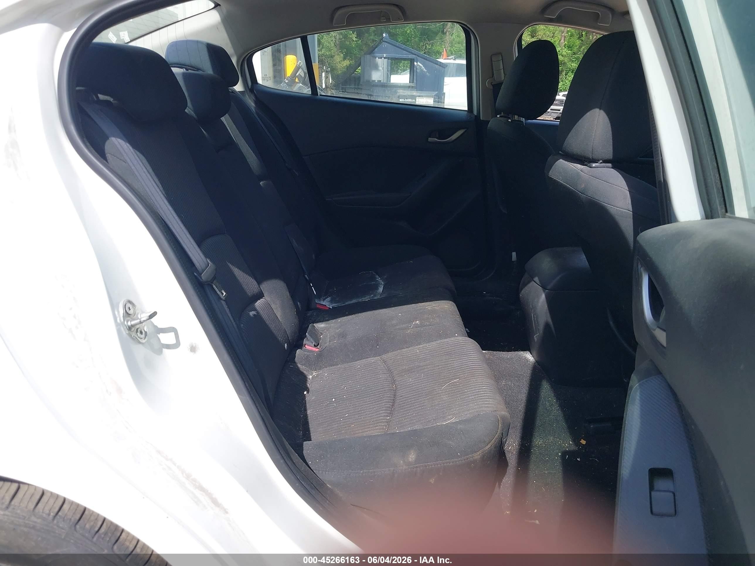2014 Mazda Mazda3 I Touring Белый vin: JM1BM1V70E1183166