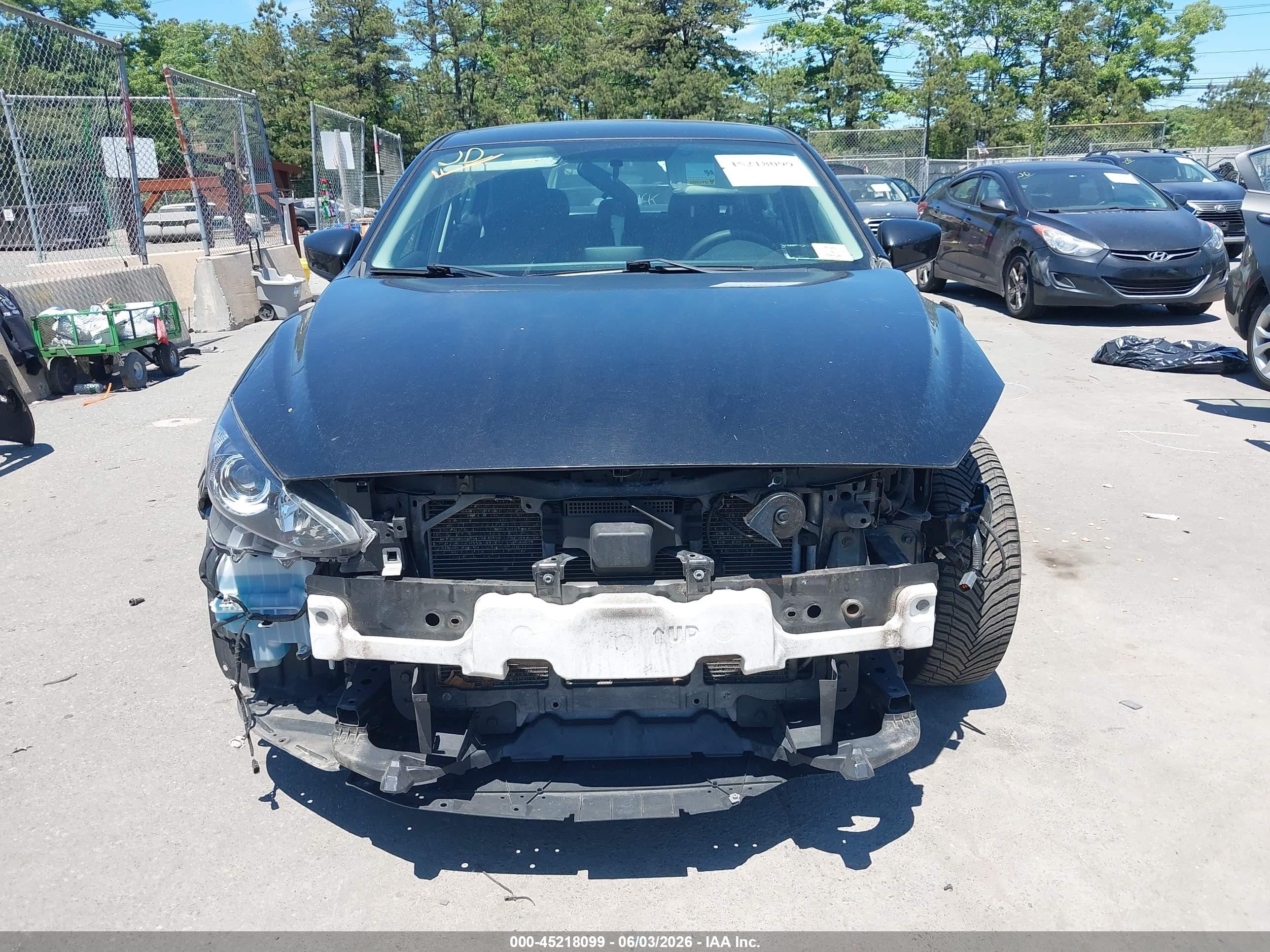 2015 Mazda Mazda3 I Touring Черный vin: JM1BM1V70F1271801