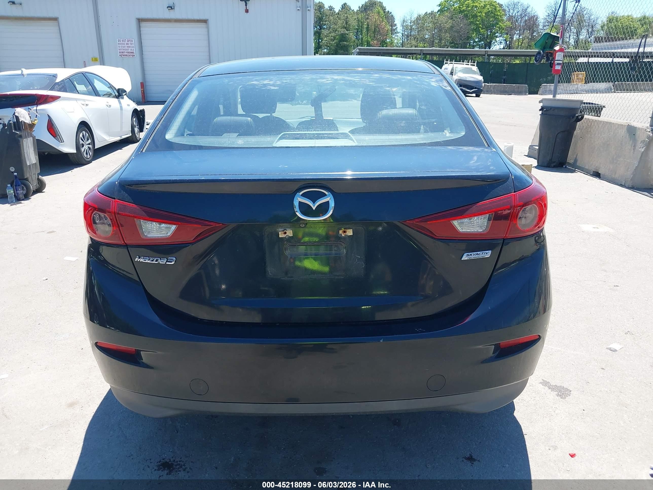 2015 Mazda Mazda3 I Touring Черный vin: JM1BM1V70F1271801