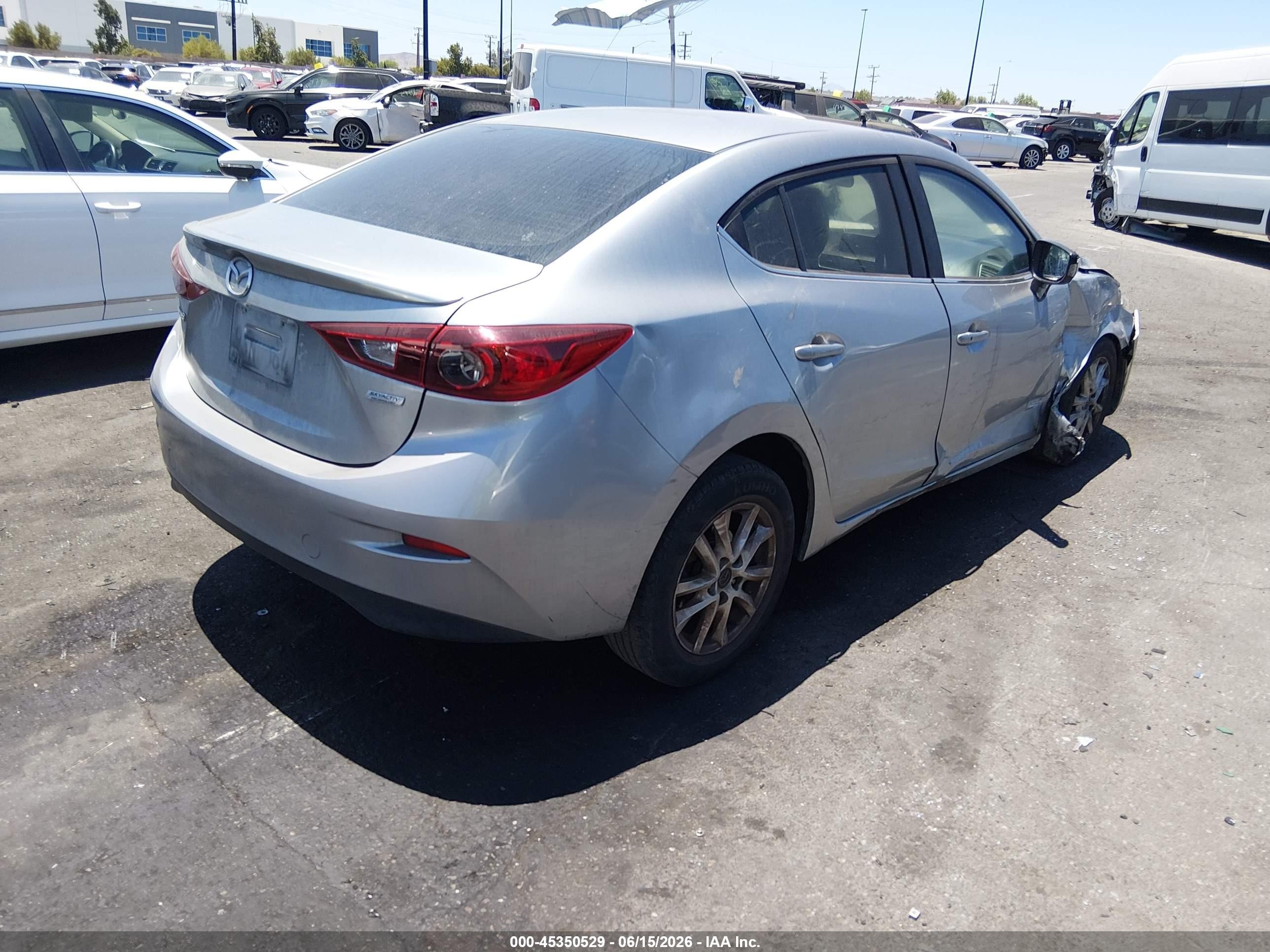2014 Mazda Mazda3 I Touring Silver vin: JM1BM1V72E1114561