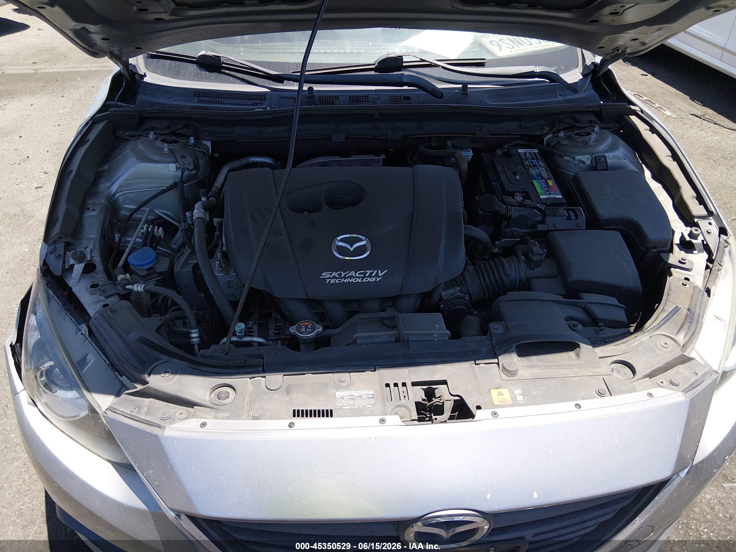2014 Mazda Mazda3 I Touring Silver vin: JM1BM1V72E1114561