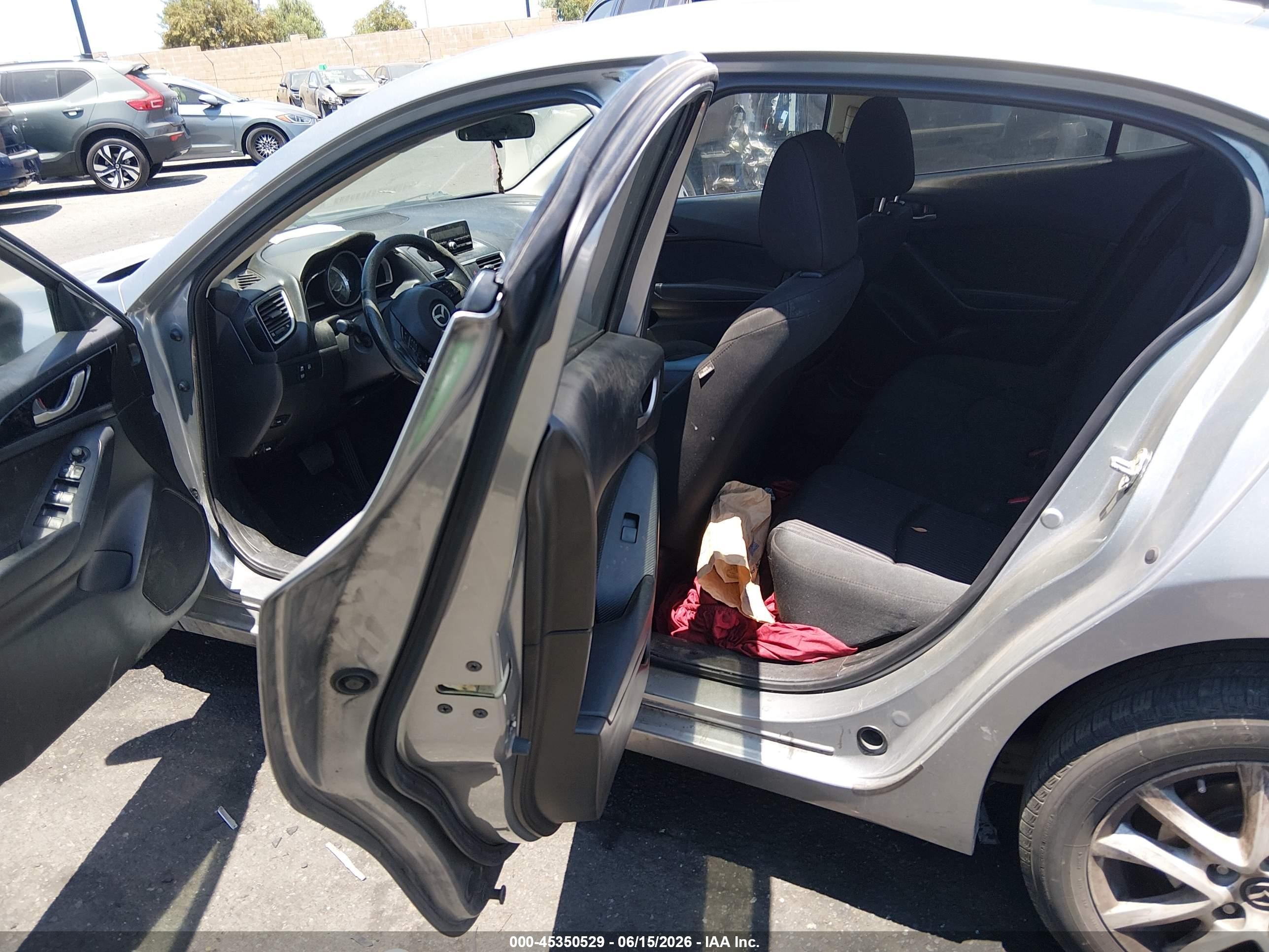 2014 Mazda Mazda3 I Touring Silver vin: JM1BM1V72E1114561