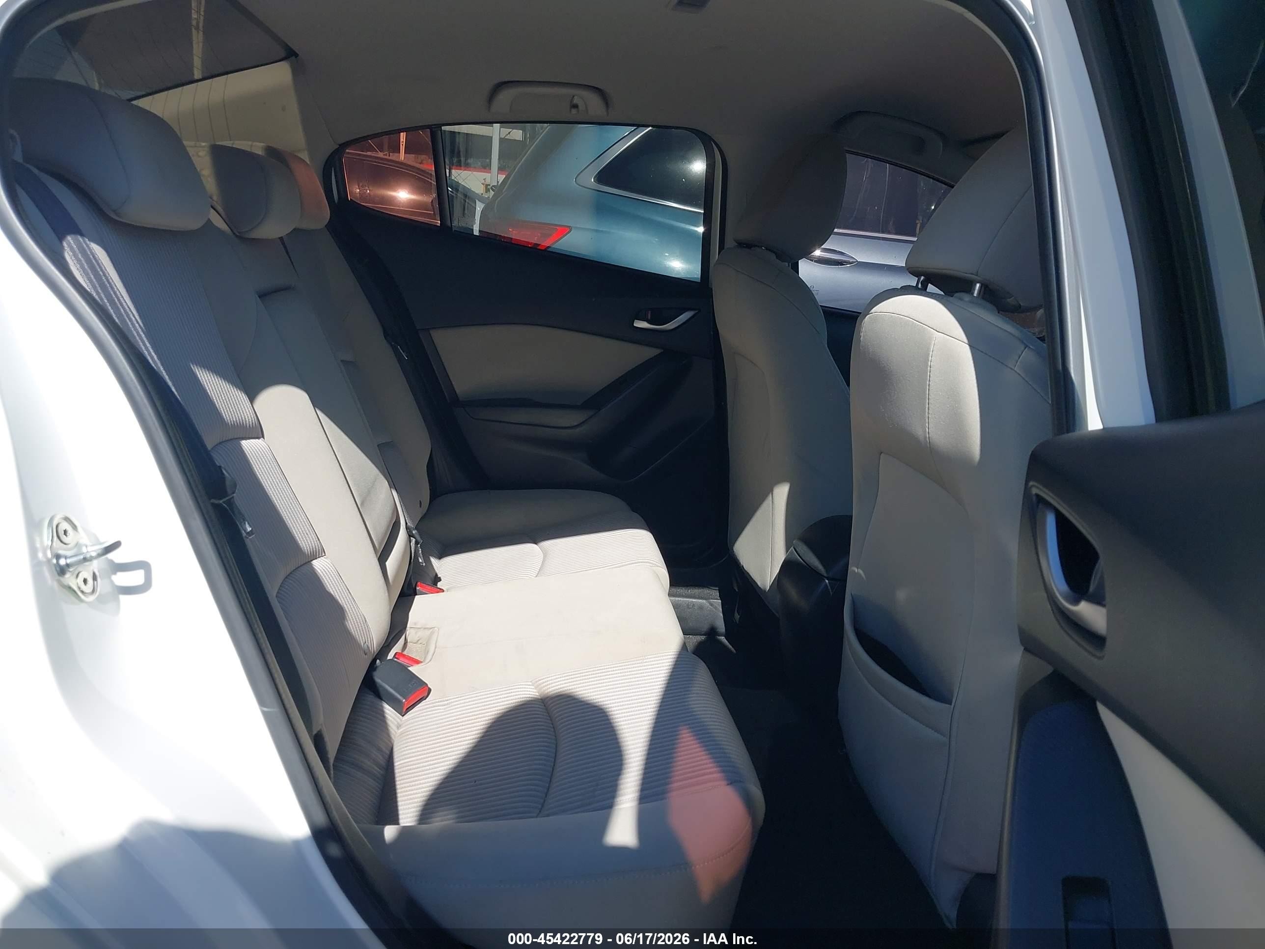 2014 Mazda Mazda3 I Touring Белый vin: JM1BM1V72E1180172