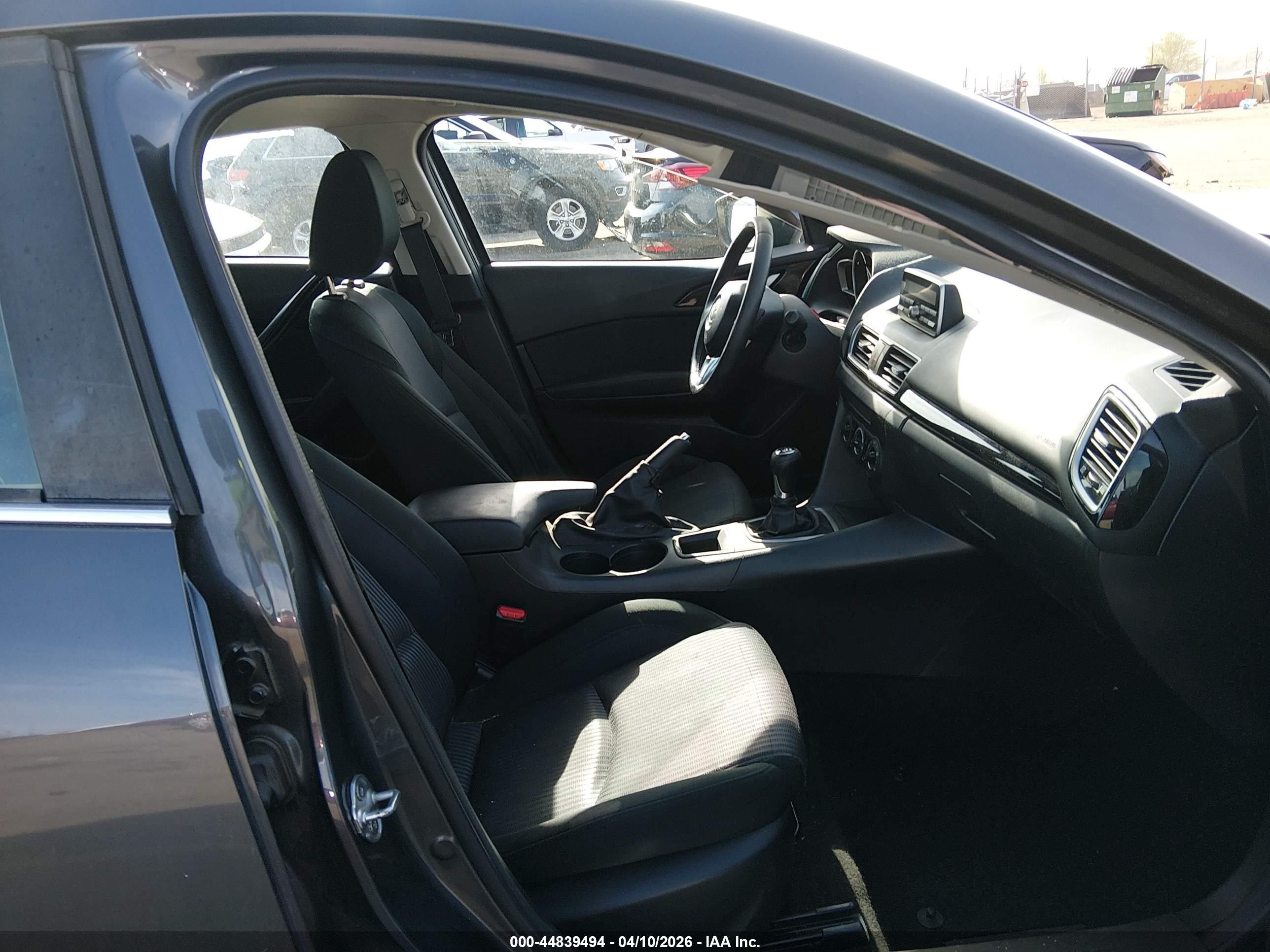 2014 Mazda Mazda3 I Touring Silver vin: JM1BM1V73E1111149