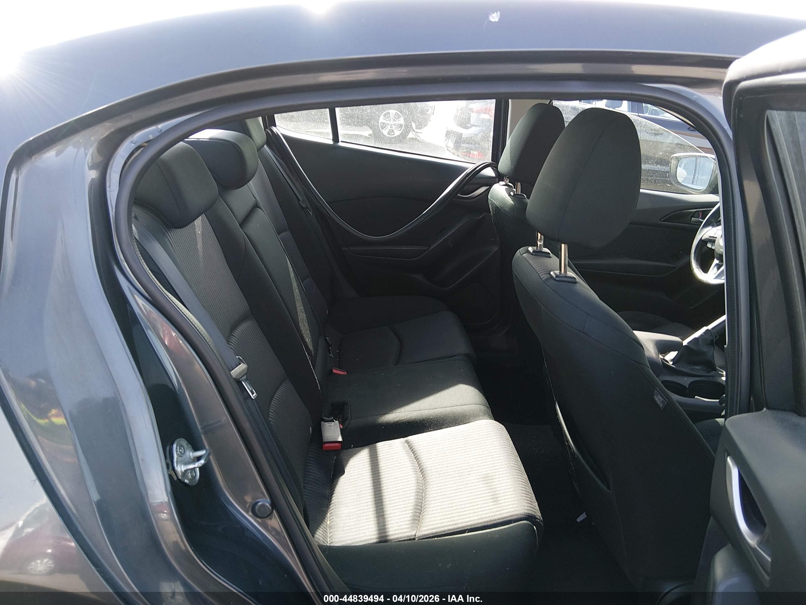 2014 Mazda Mazda3 I Touring Silver vin: JM1BM1V73E1111149
