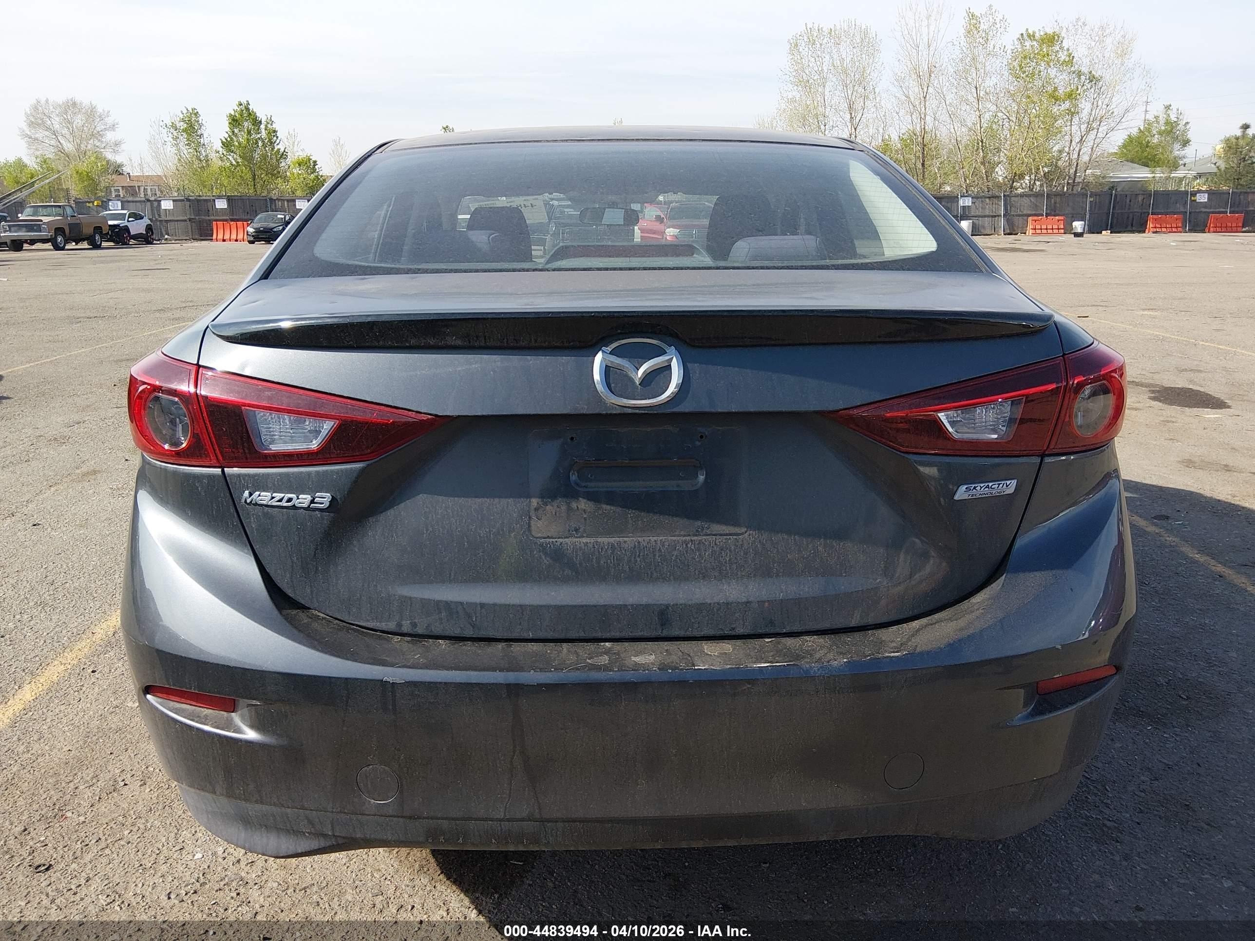 2014 Mazda Mazda3 I Touring Silver vin: JM1BM1V73E1111149