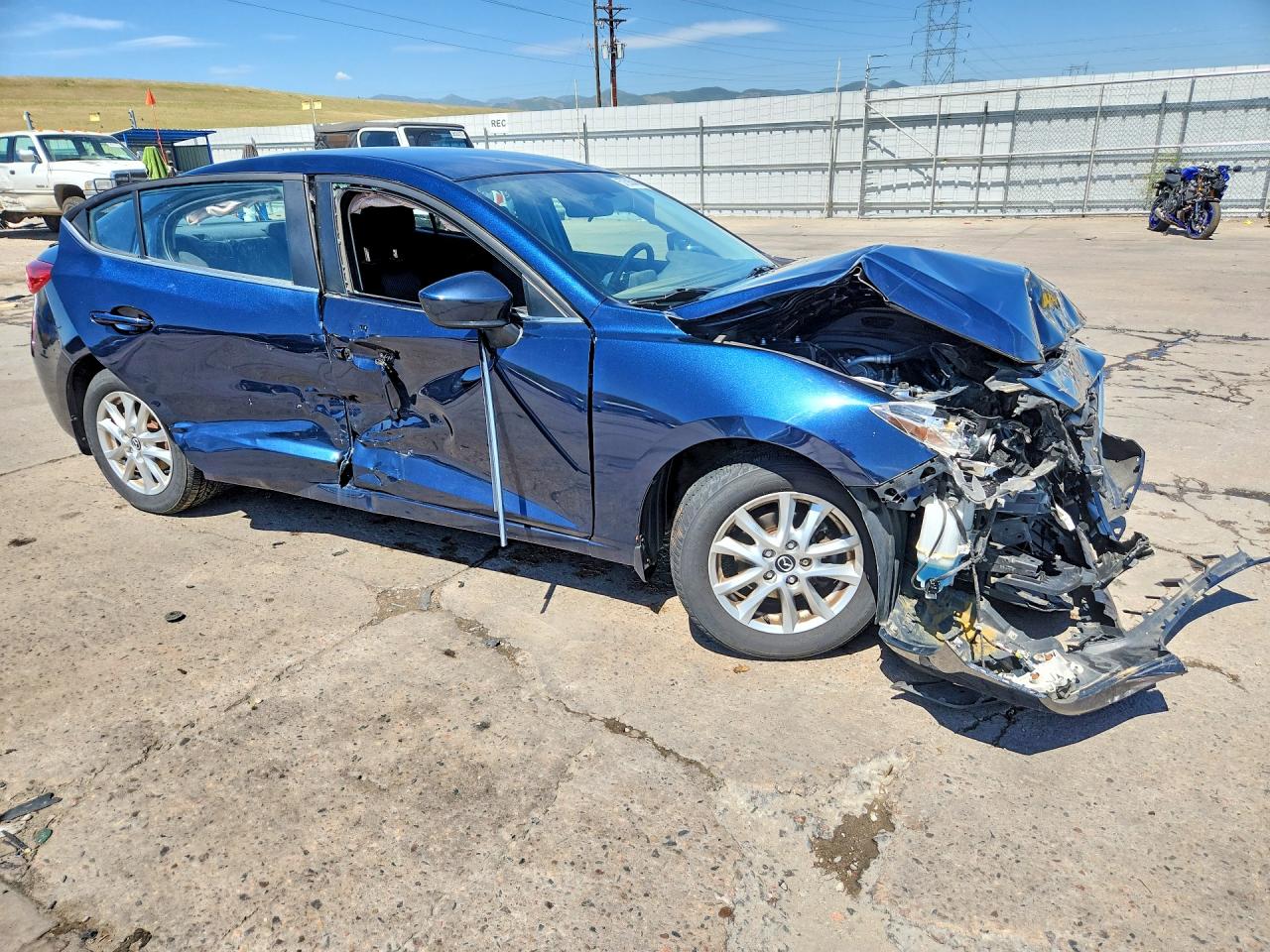 2014 Mazda 3 Touring Blue vin: JM1BM1V73E1125987