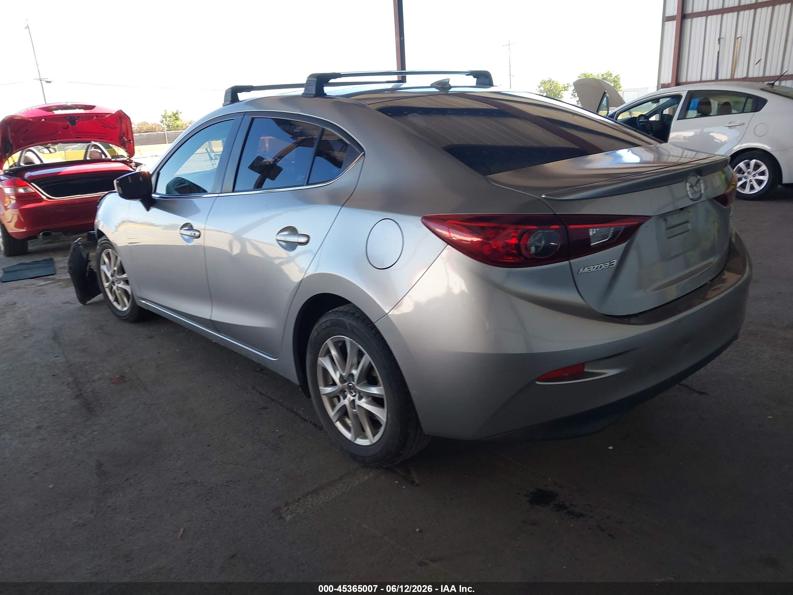 2014 Mazda Mazda3 I Touring Silver vin: JM1BM1V73E1211283