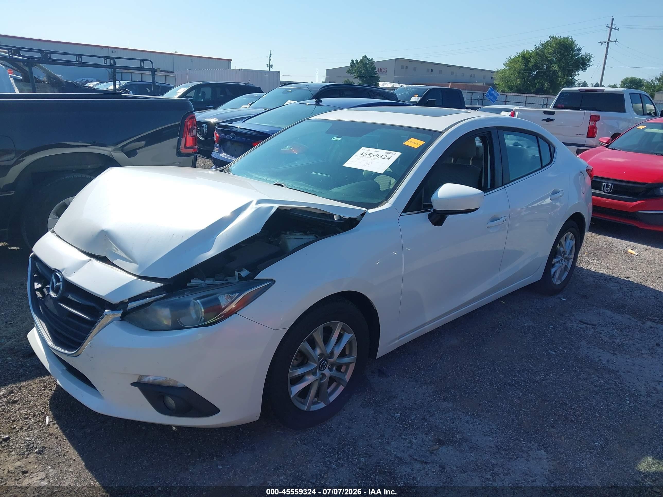 2015 Mazda Mazda3 I Touring Белый vin: JM1BM1V73F1229008