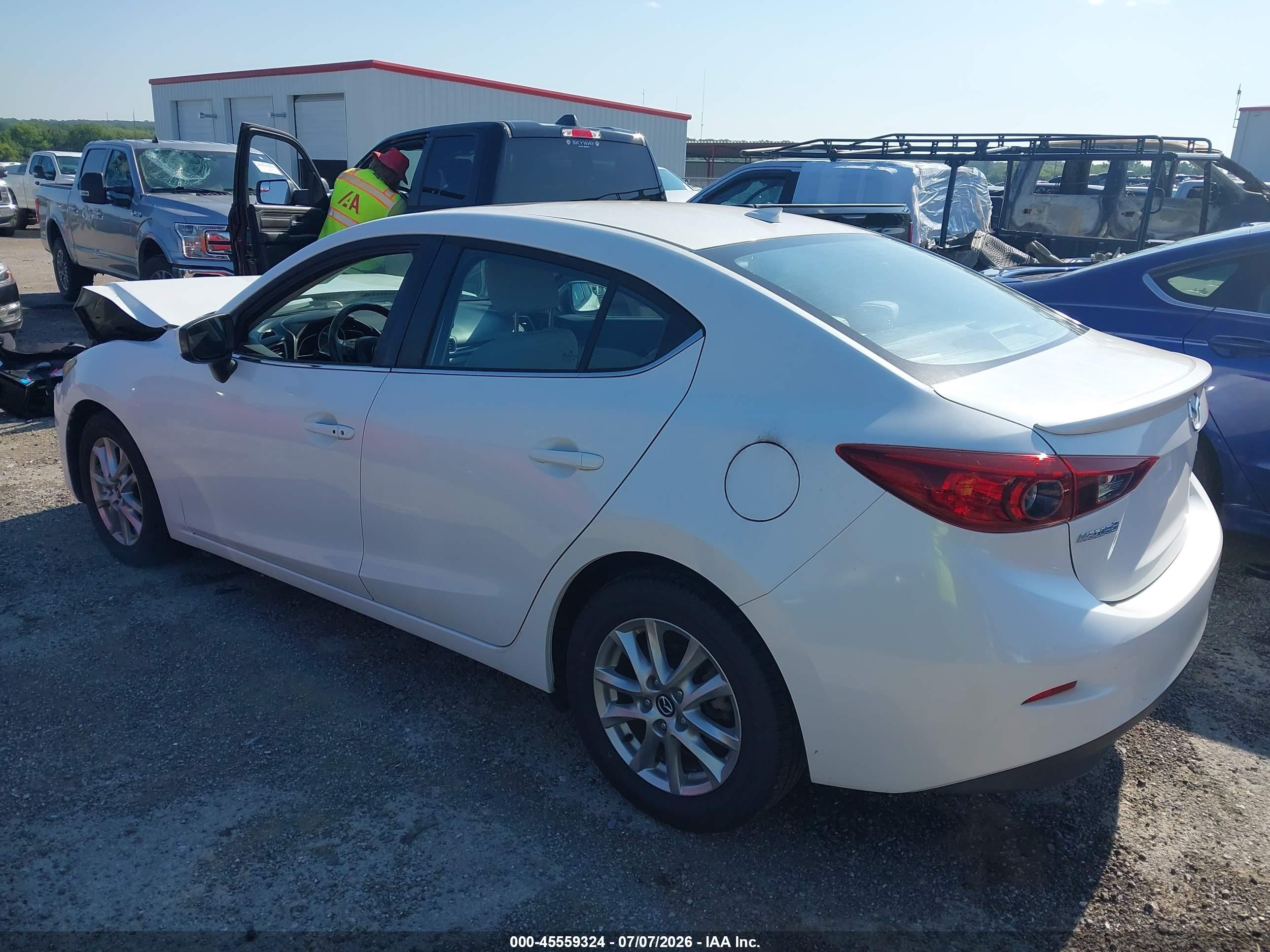 2015 Mazda Mazda3 I Touring Белый vin: JM1BM1V73F1229008