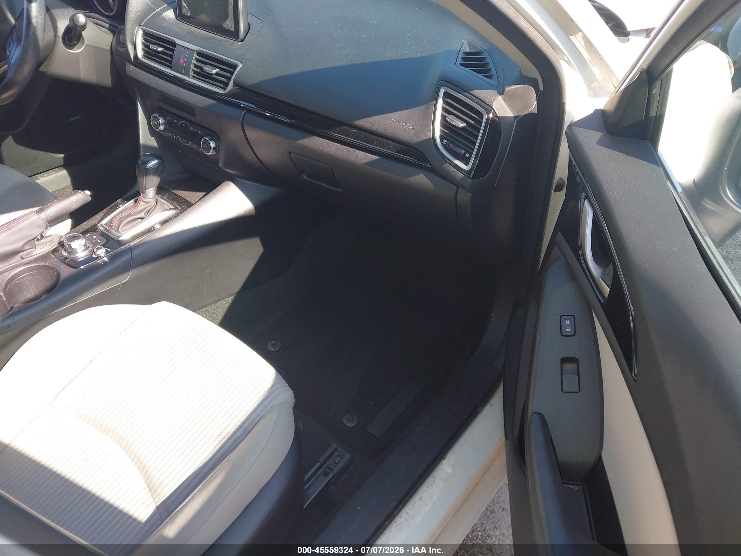 2015 Mazda Mazda3 I Touring Белый vin: JM1BM1V73F1229008